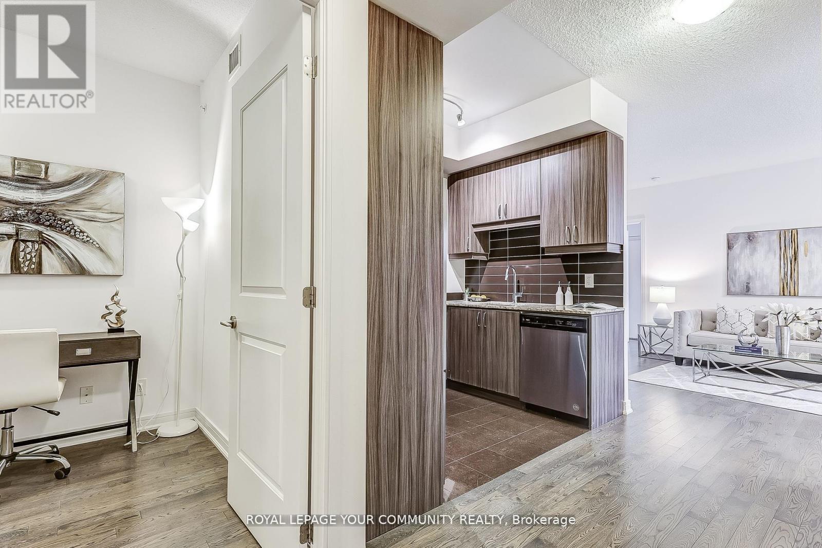 Photo 10 of 401 Ne 9205 Yonge Street, Richmond Hill ON