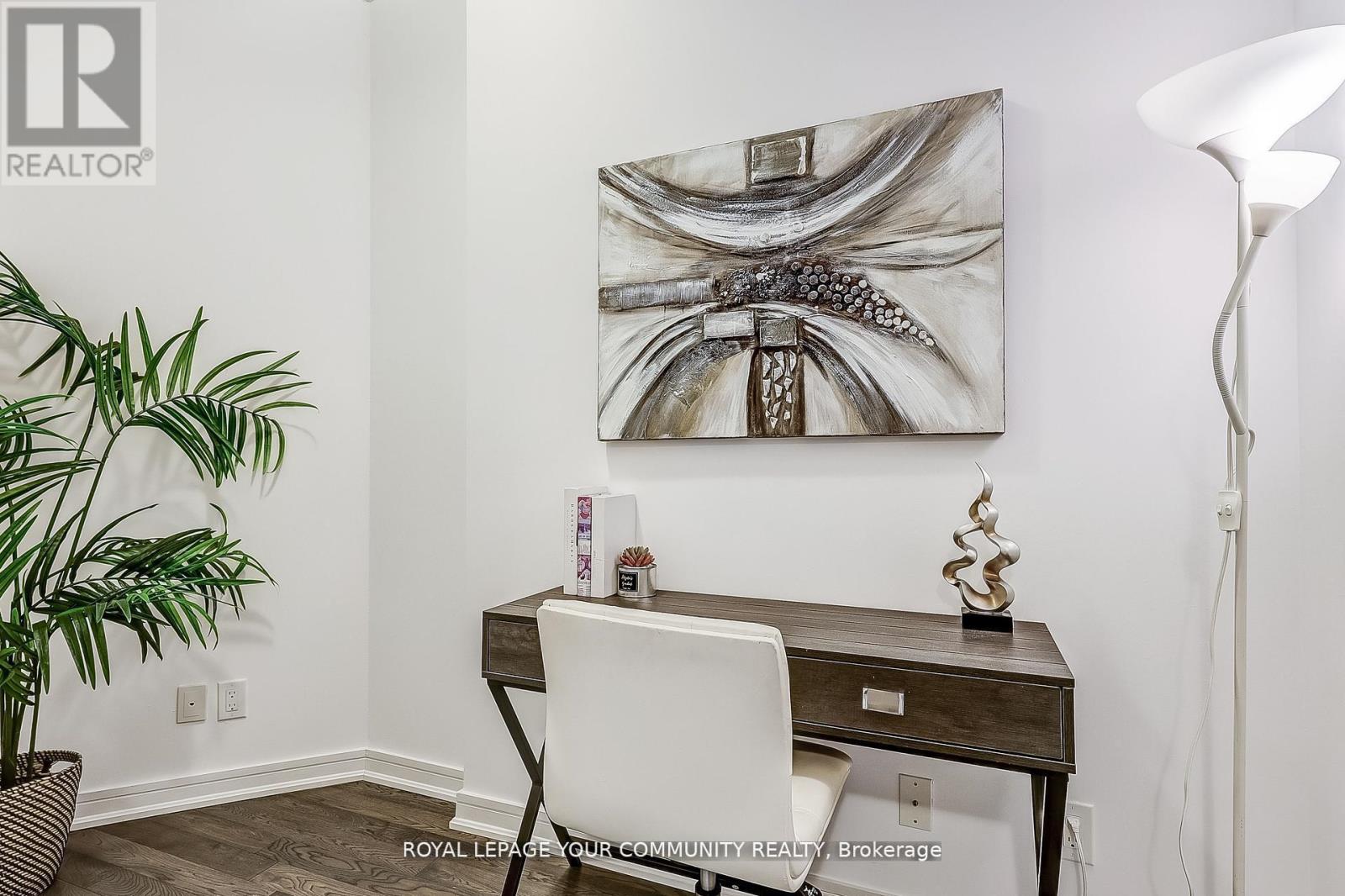 Photo 11 of 401 Ne 9205 Yonge Street, Richmond Hill ON