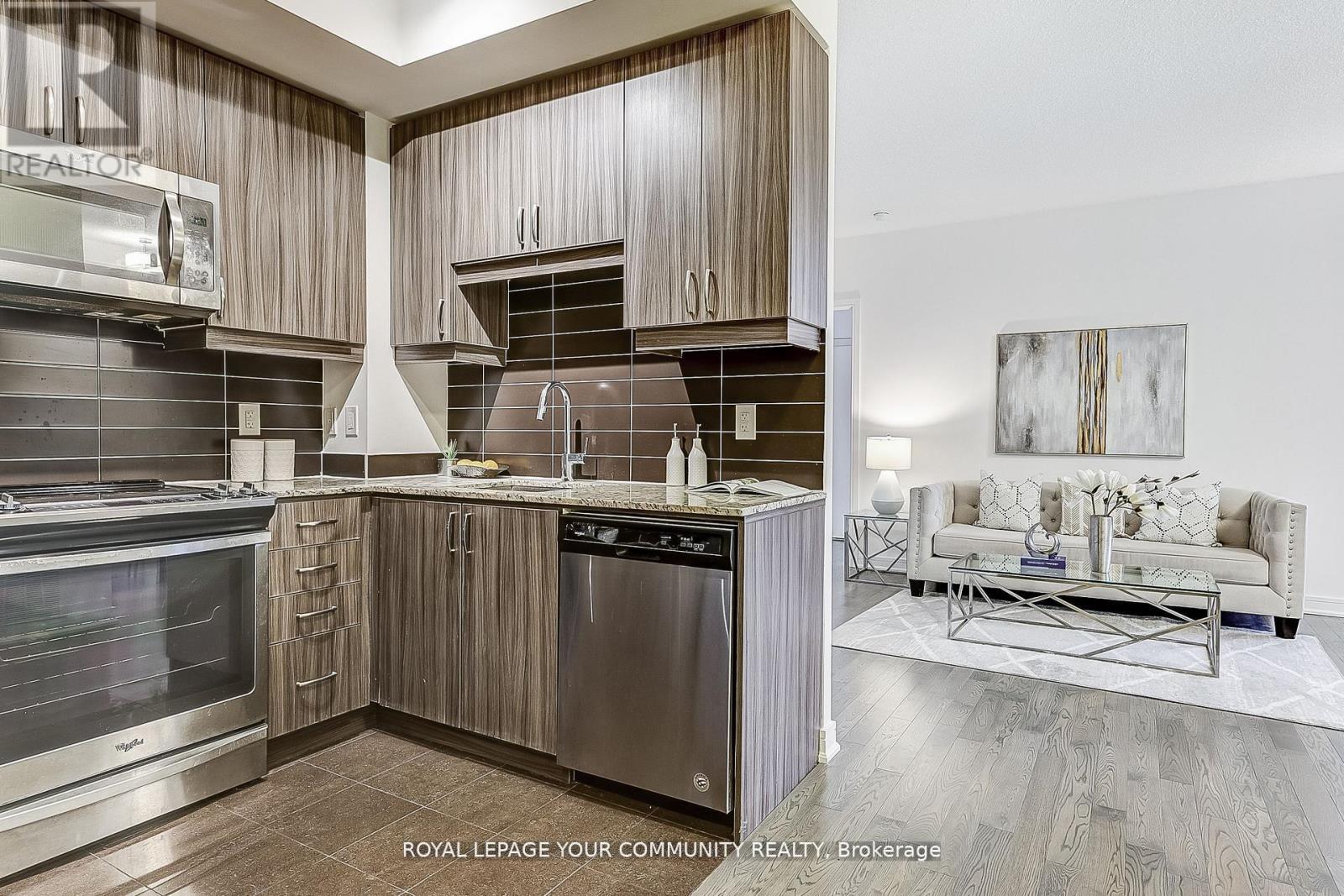 Photo 12 of 401 Ne 9205 Yonge Street, Richmond Hill ON