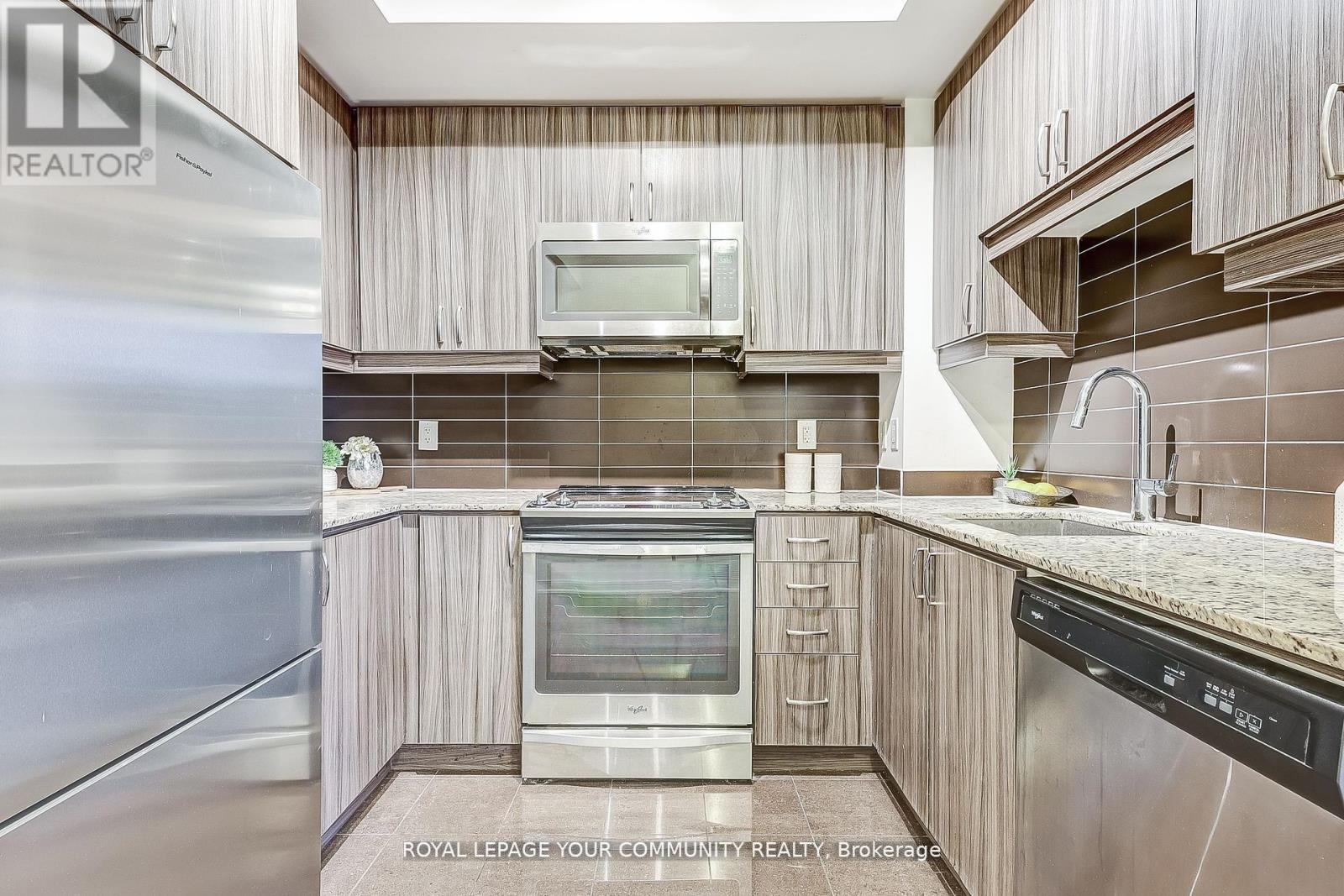 Photo 13 of 401 Ne 9205 Yonge Street, Richmond Hill ON