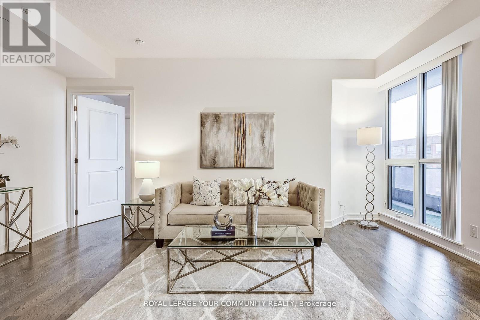 Photo 15 of 401 Ne 9205 Yonge Street, Richmond Hill ON