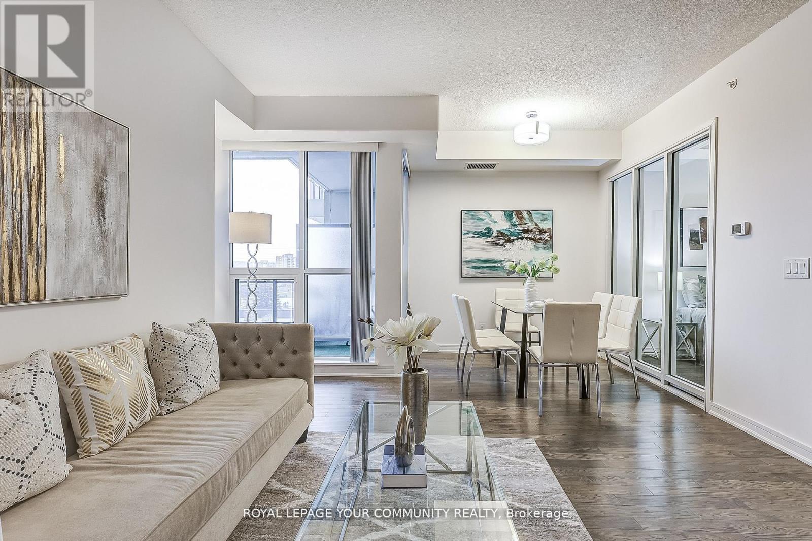 Photo 16 of 401 Ne 9205 Yonge Street, Richmond Hill ON