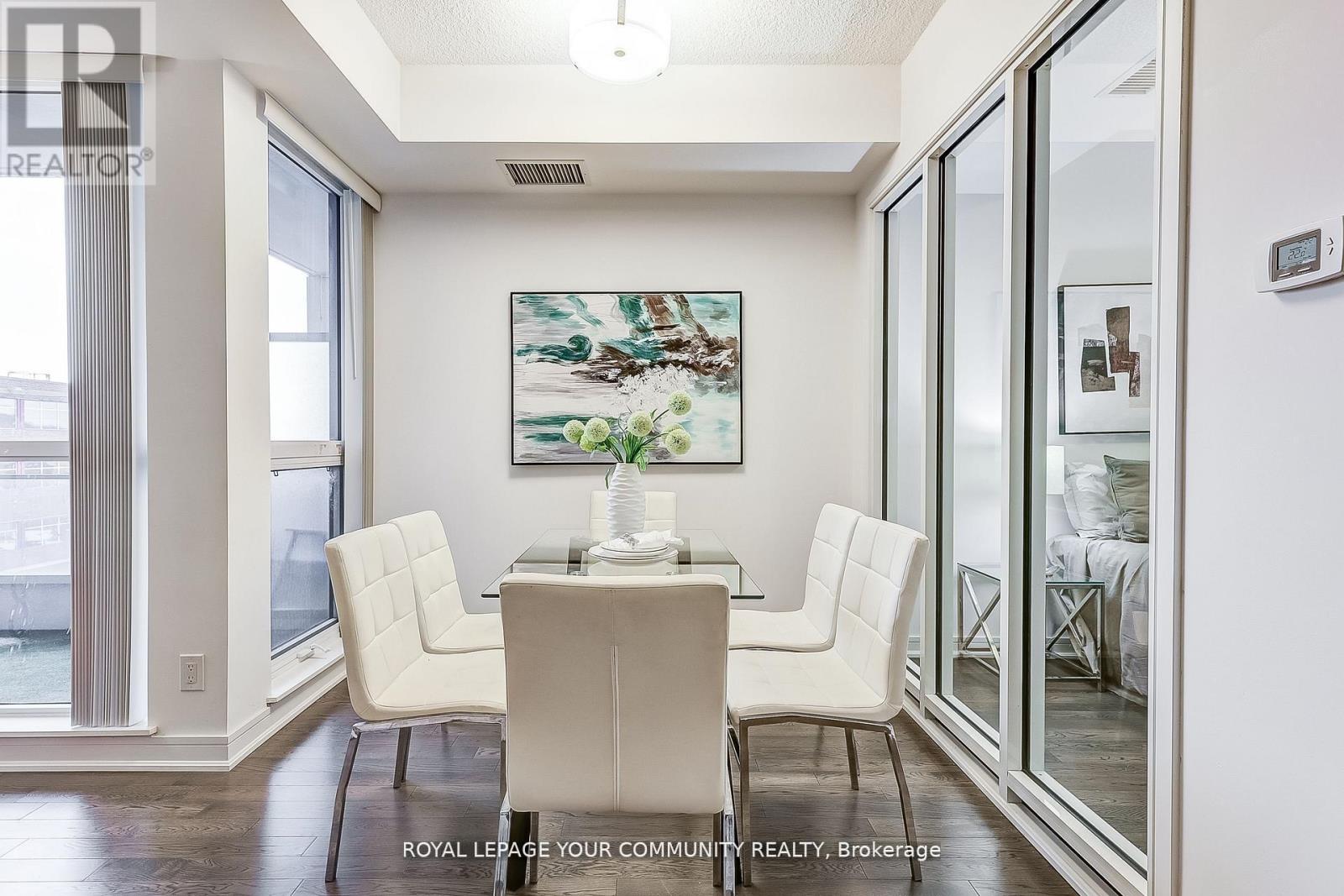 Photo 17 of 401 Ne 9205 Yonge Street, Richmond Hill ON