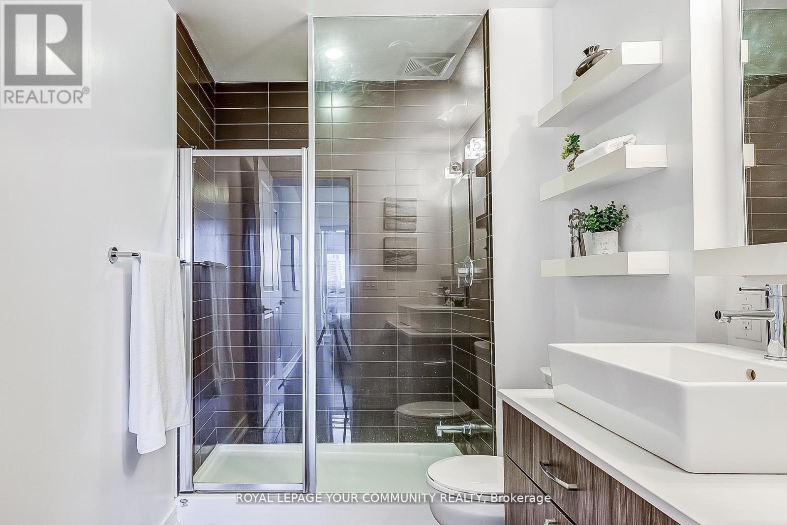 Photo 23 of 401 Ne 9205 Yonge Street, Richmond Hill ON
