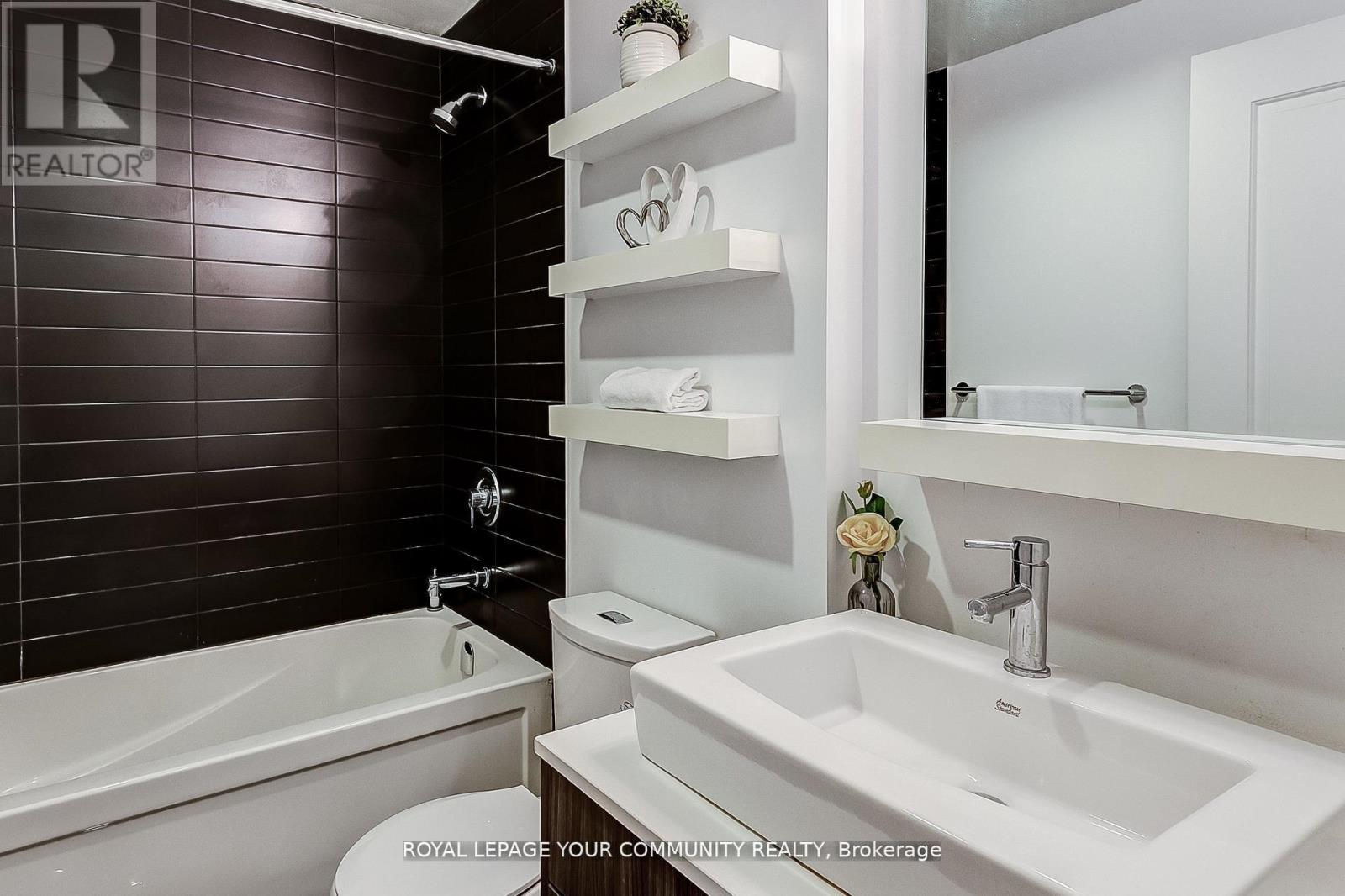 Photo 6 of 401 Ne 9205 Yonge Street, Richmond Hill ON