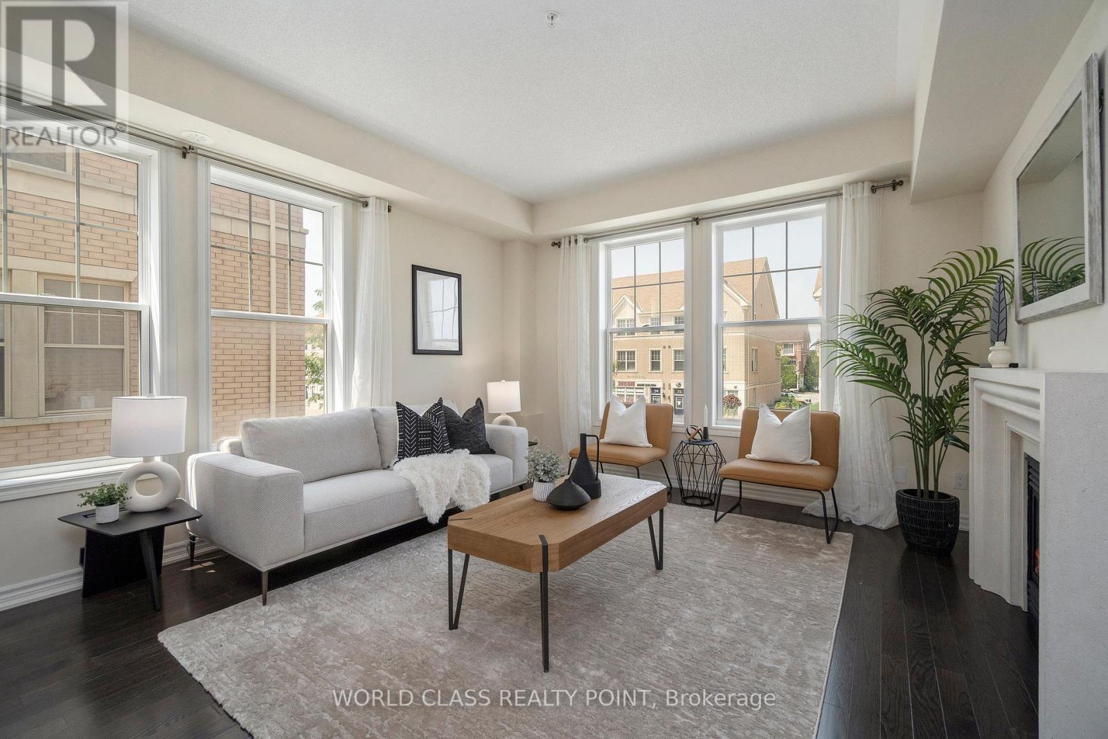 Photo 22 of 73 Cathedral High Street, Markham ON