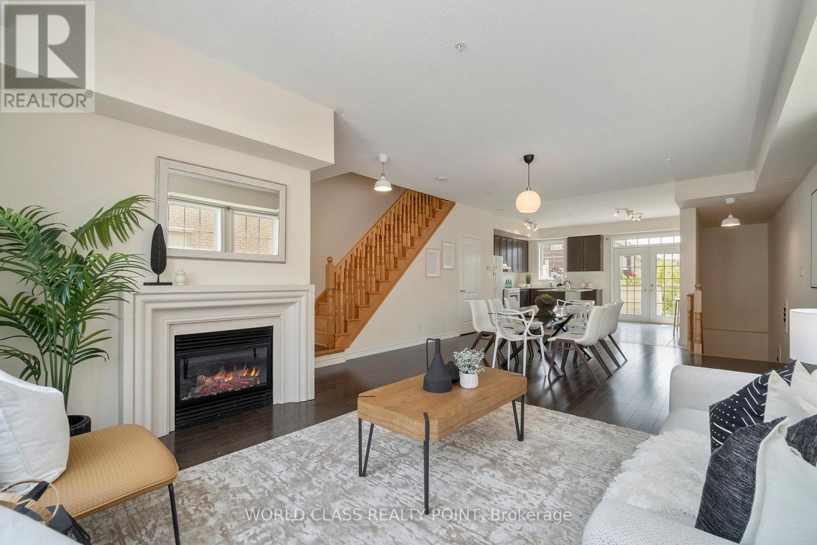 Photo 10 of 73 Cathedral High Street, Markham ON