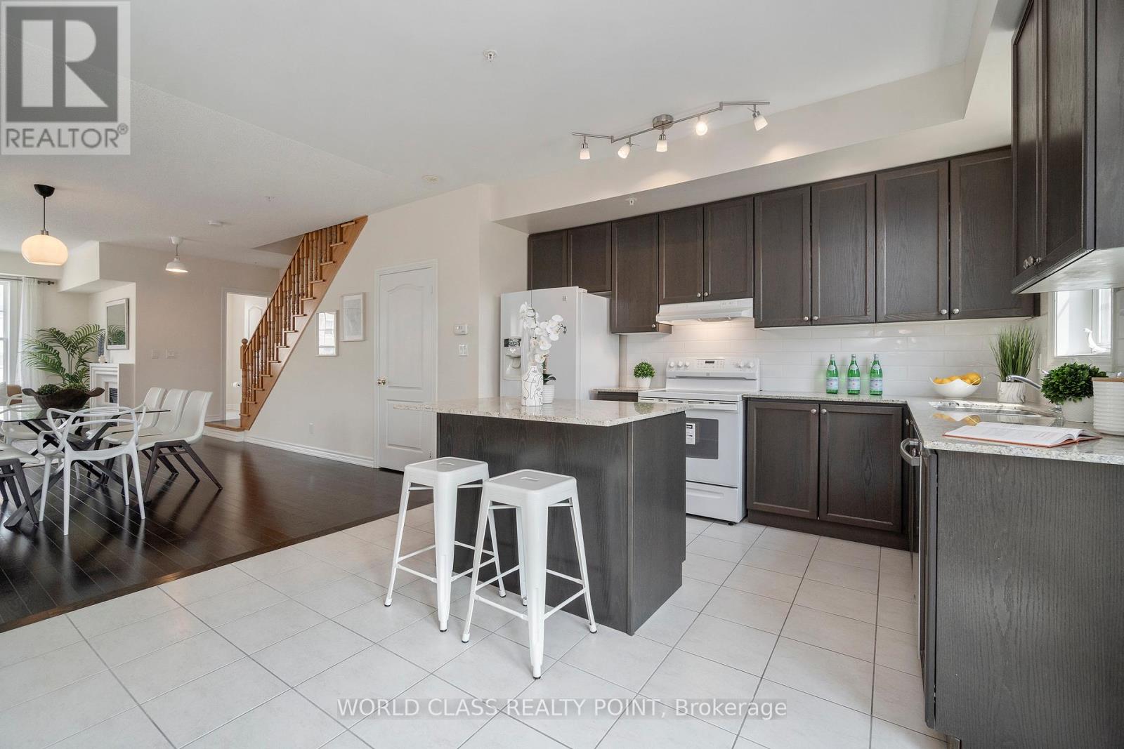 Photo 28 of 73 Cathedral High Street, Markham ON