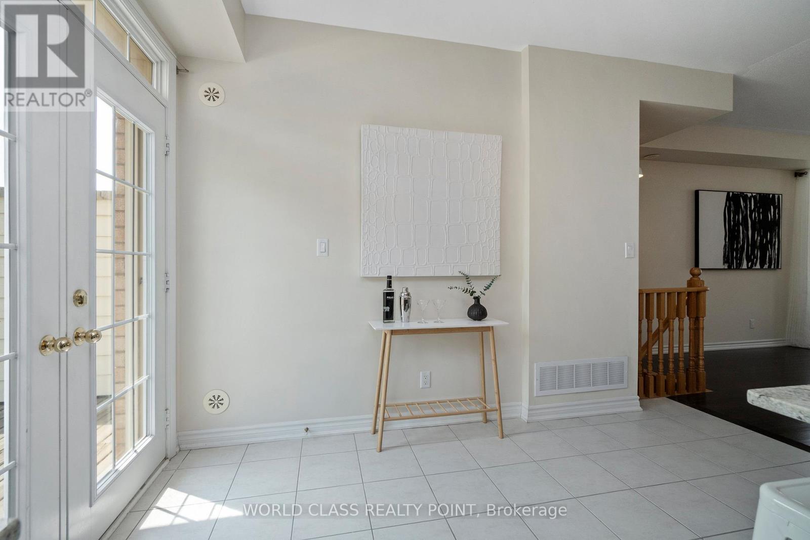 Photo 21 of 73 Cathedral High Street, Markham ON