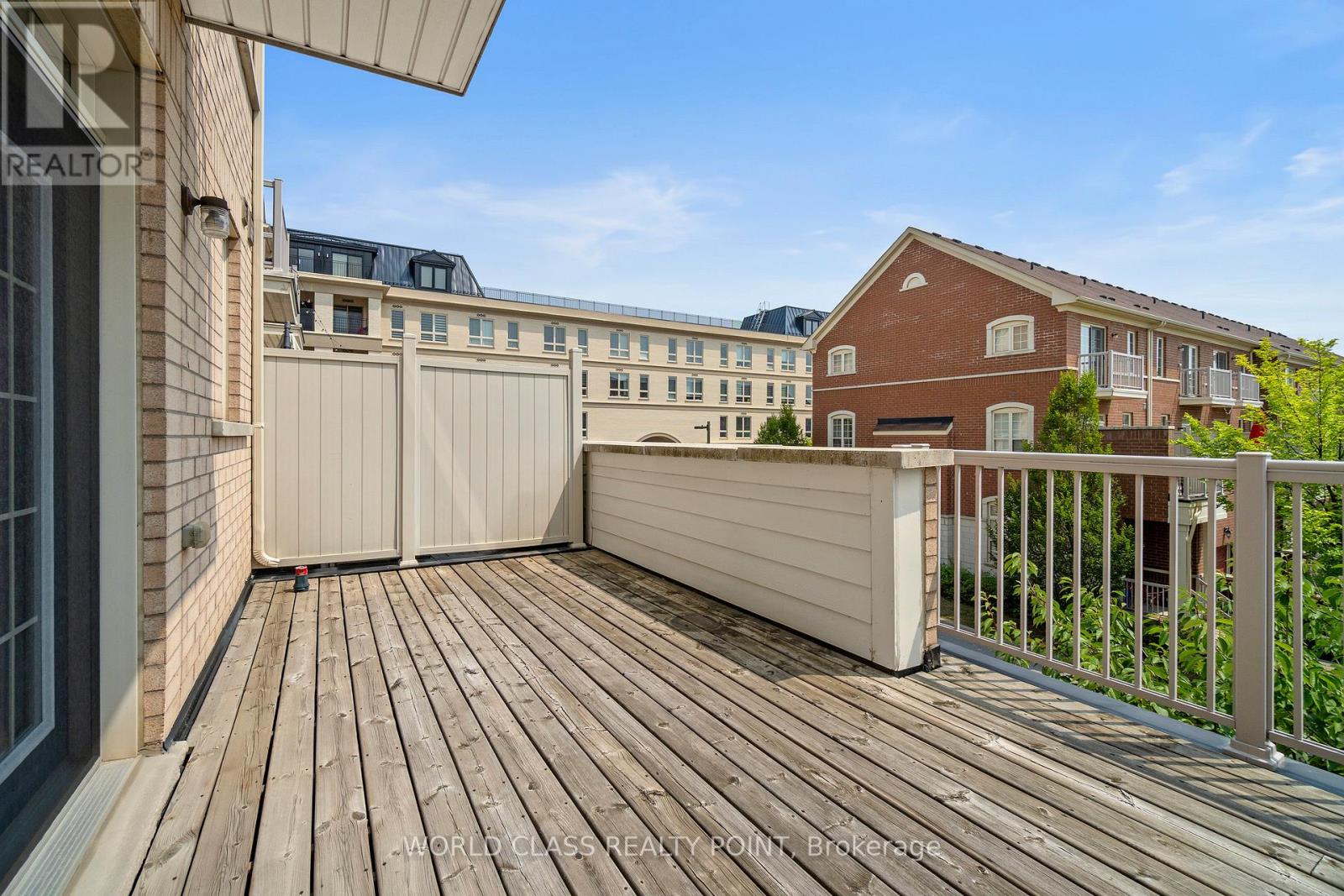 Photo 17 of 73 Cathedral High Street, Markham ON
