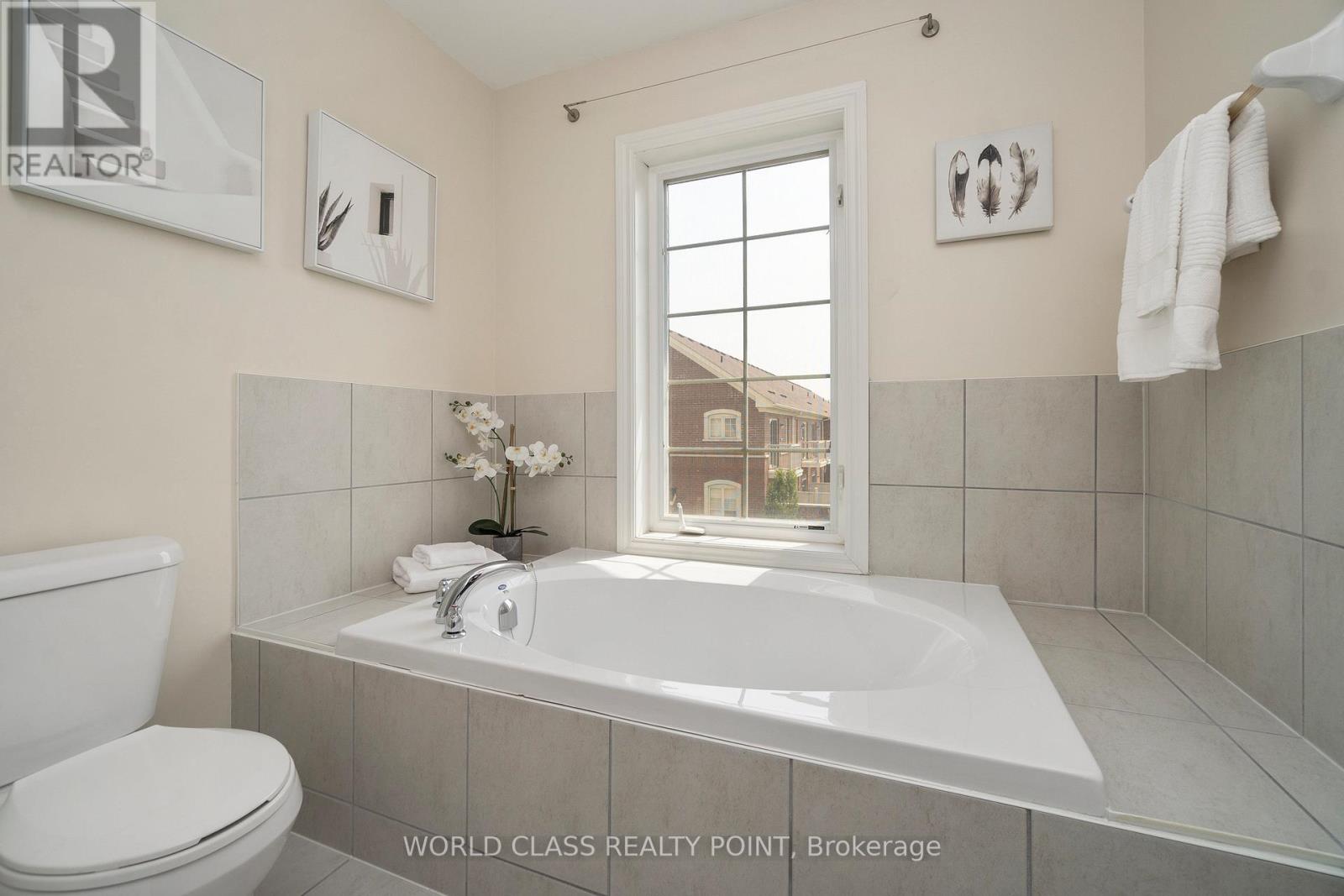 Photo 16 of 73 Cathedral High Street, Markham ON