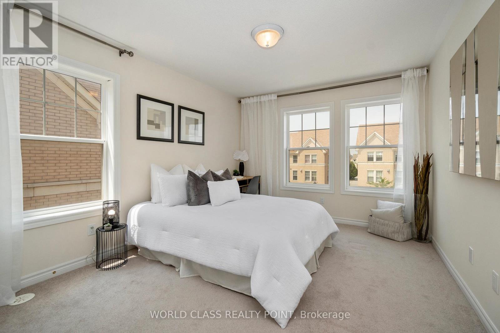 Photo 26 of 73 Cathedral High Street, Markham ON