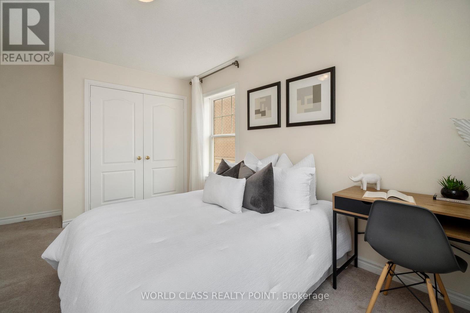 Photo 19 of 73 Cathedral High Street, Markham ON