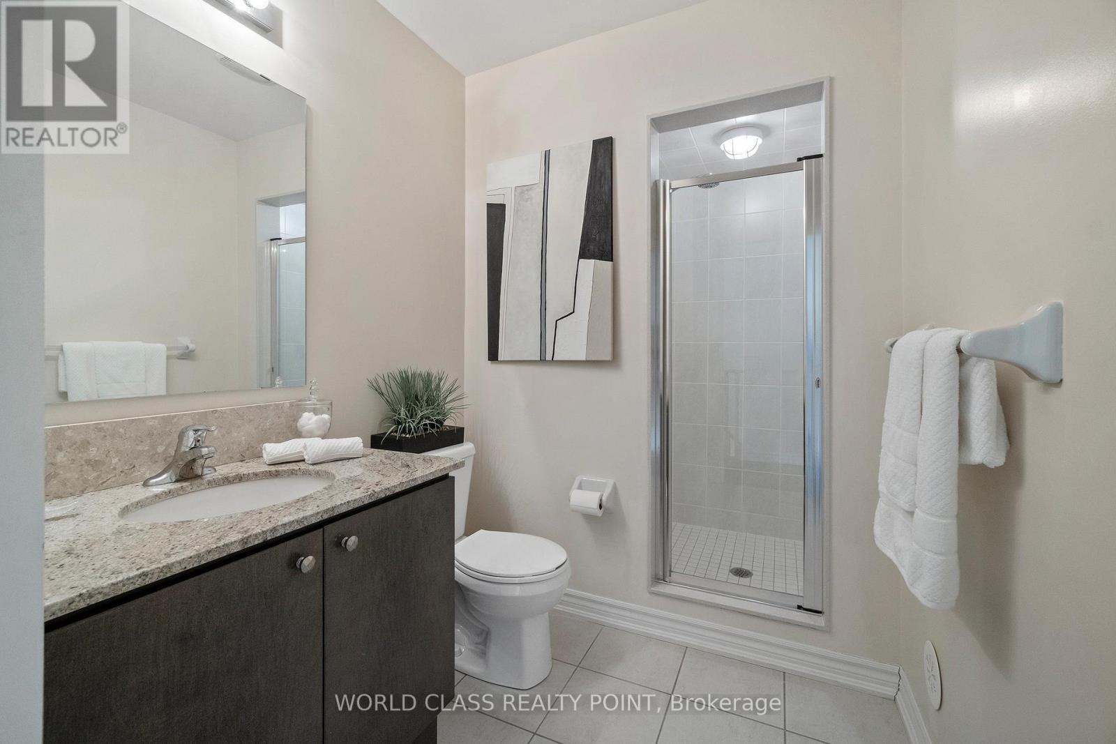 Photo 11 of 73 Cathedral High Street, Markham ON