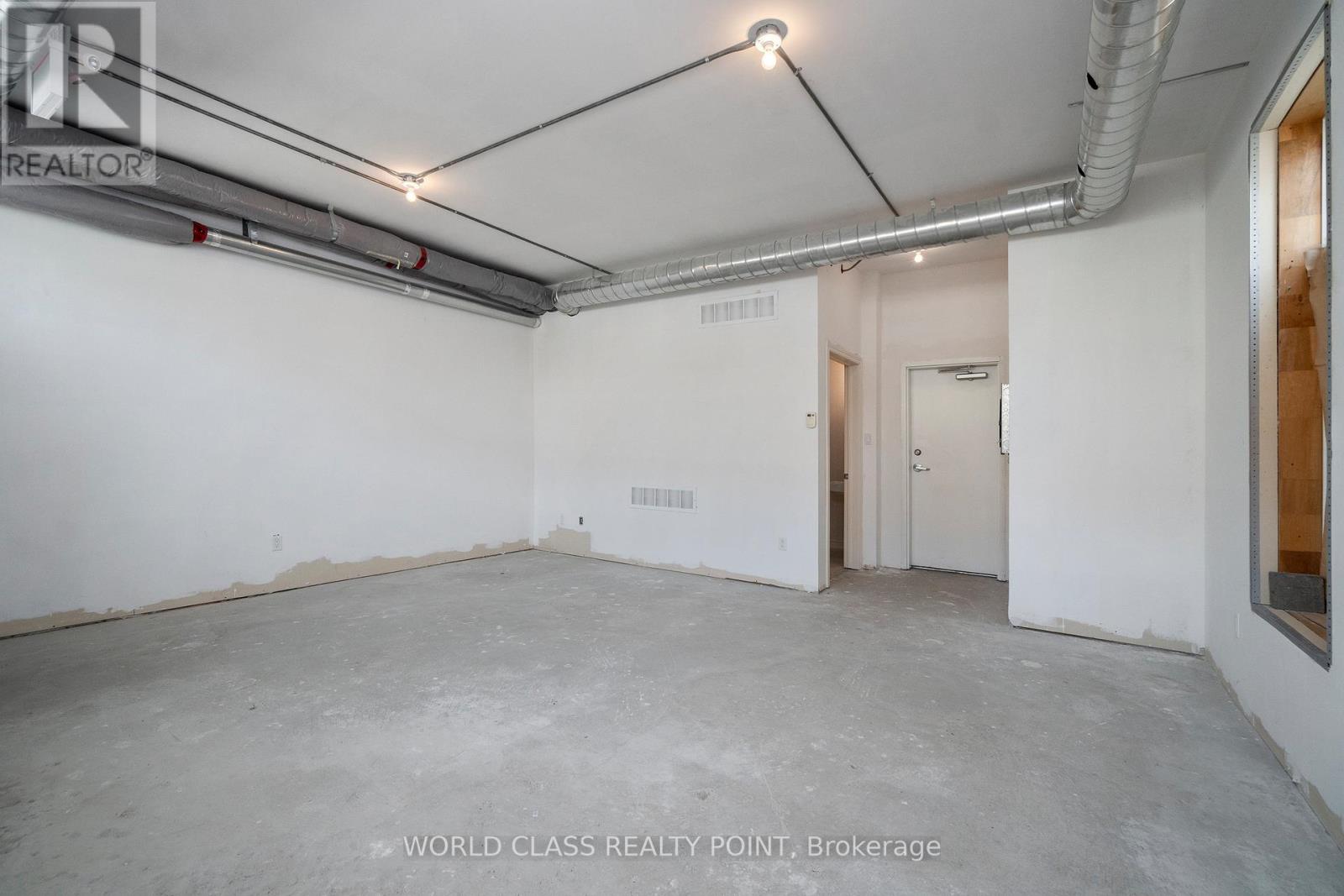 Photo 24 of 73 Cathedral High Street, Markham ON