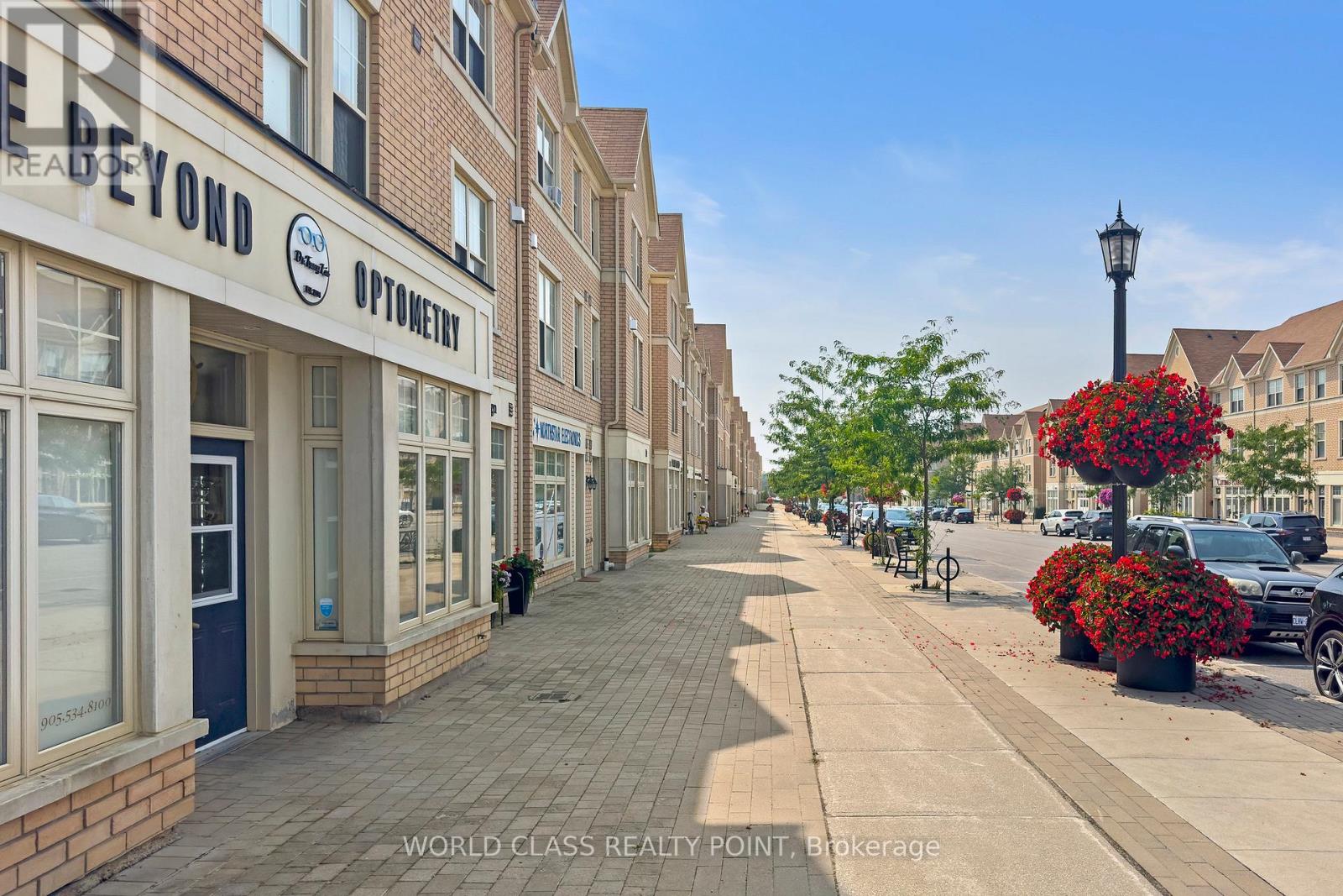 Photo 35 of 73 Cathedral High Street, Markham ON