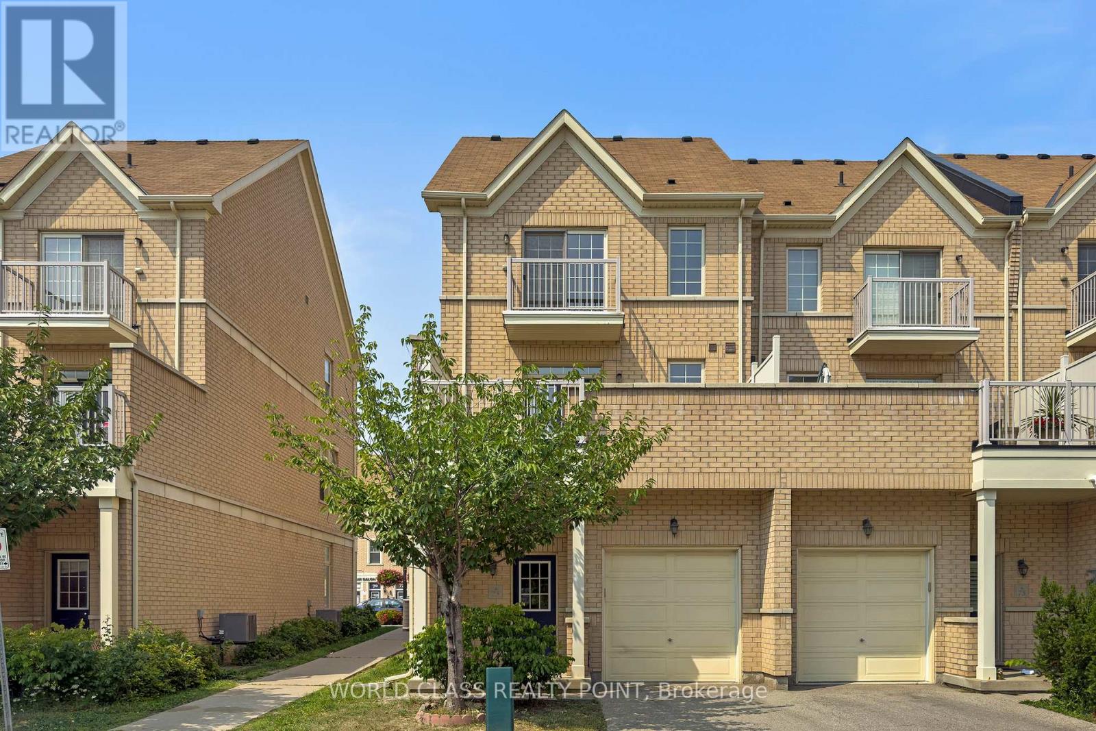 Photo 14 of 73 Cathedral High Street, Markham ON