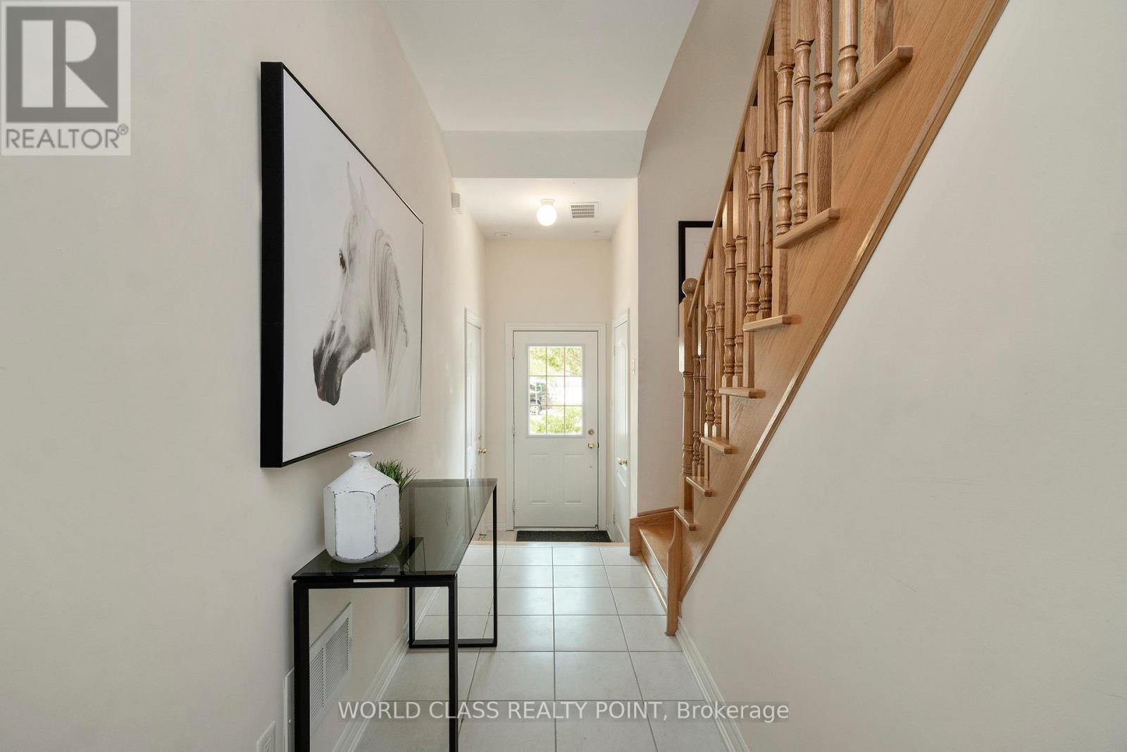 Photo 23 of 73 Cathedral High Street, Markham ON