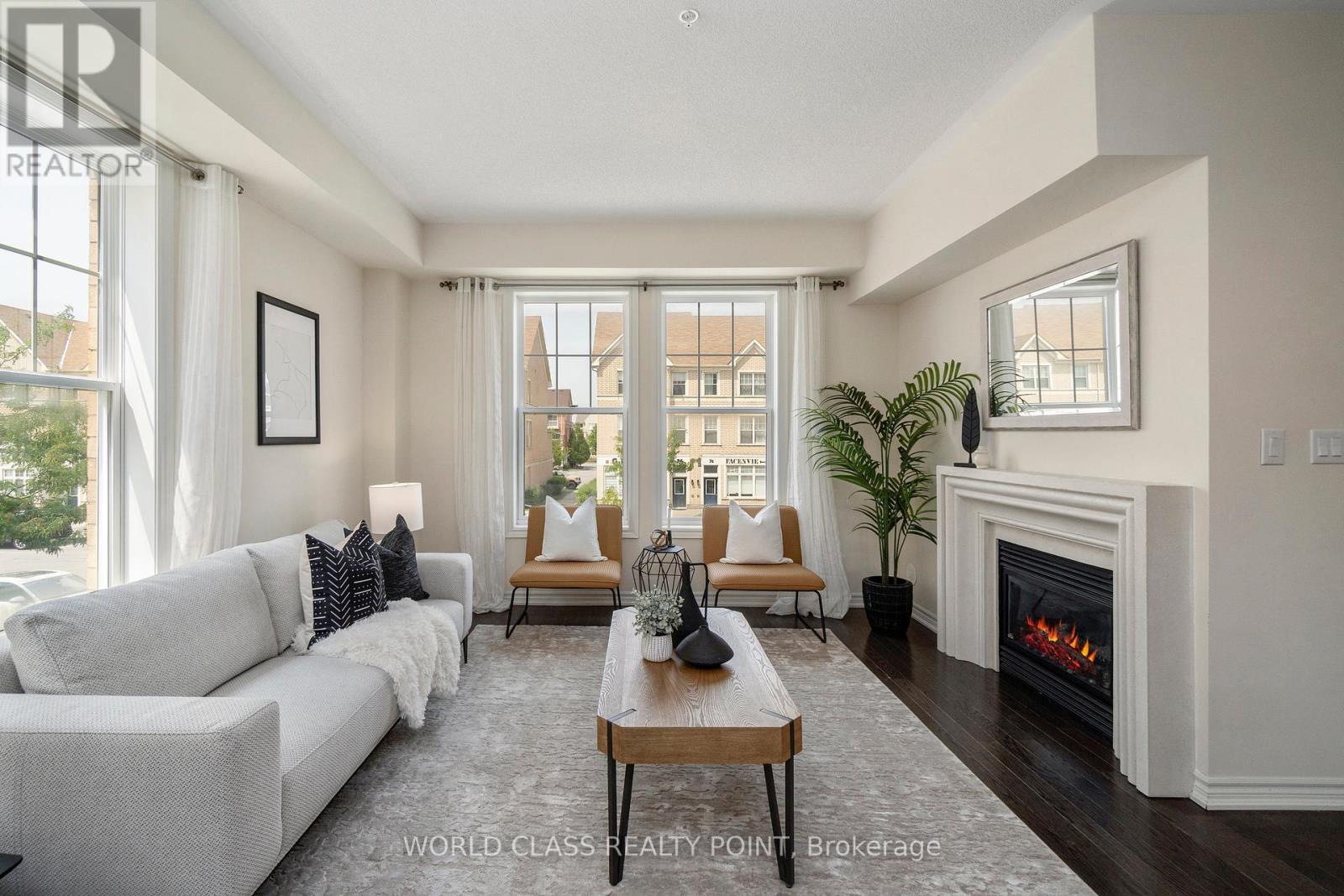 Photo 7 of 73 Cathedral High Street, Markham ON