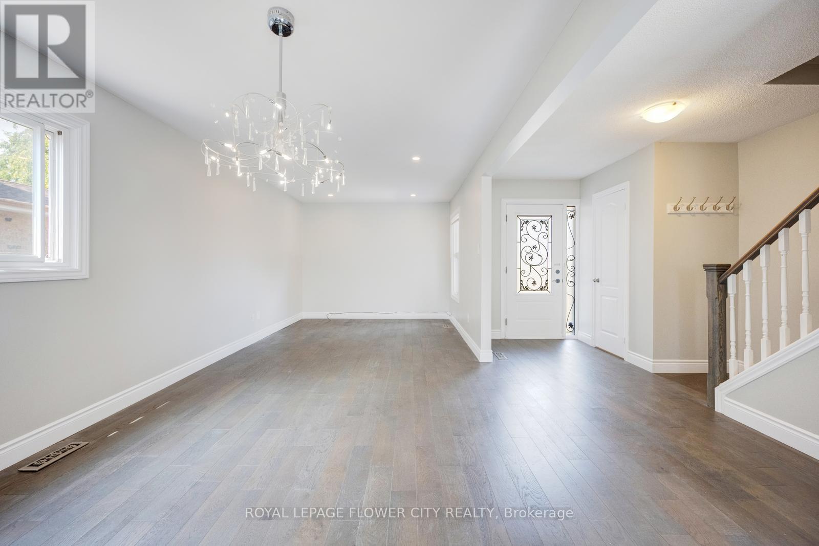 Photo 33 of 16 Ecclestone Drive, Brampton ON