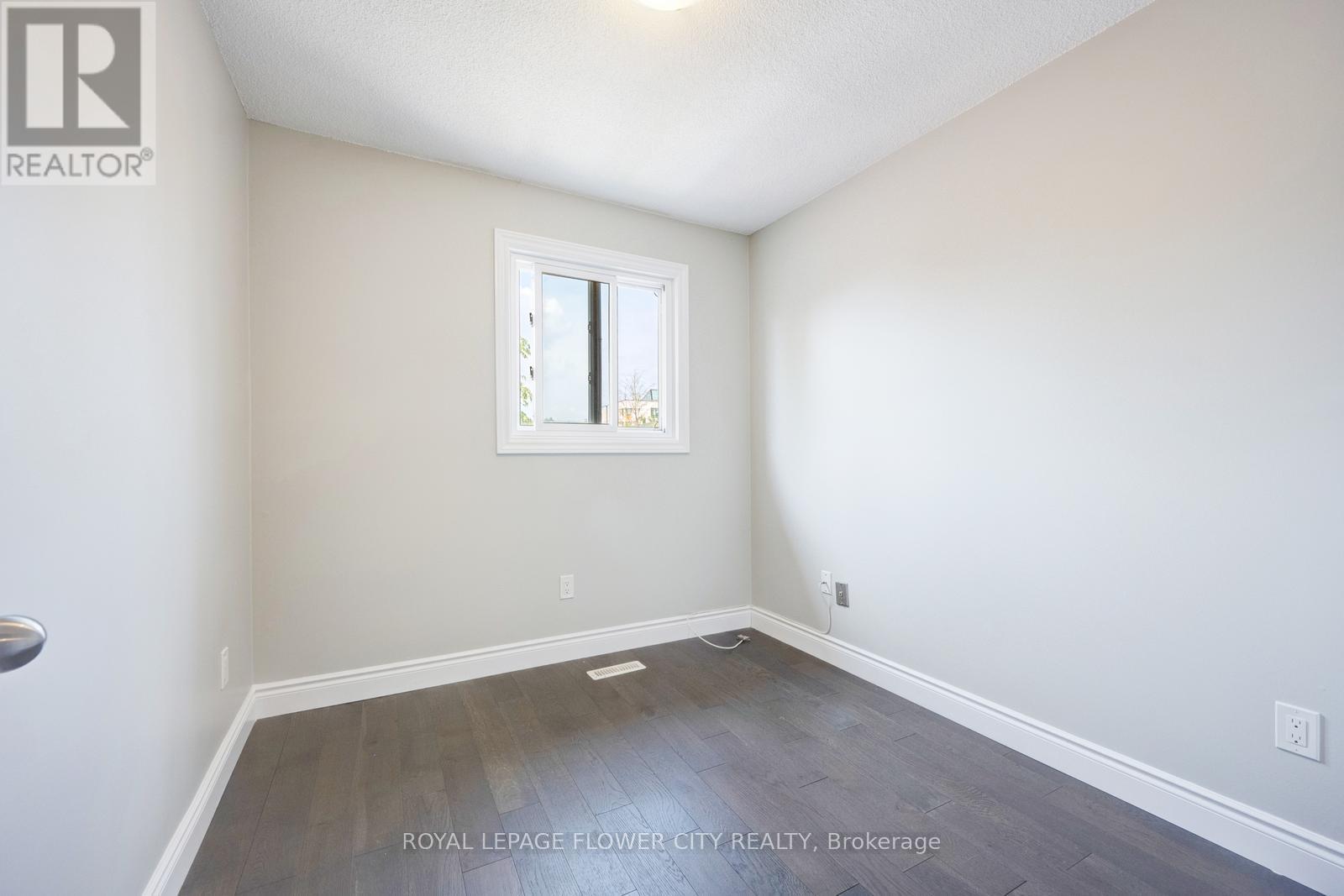 Photo 35 of 16 Ecclestone Drive, Brampton ON