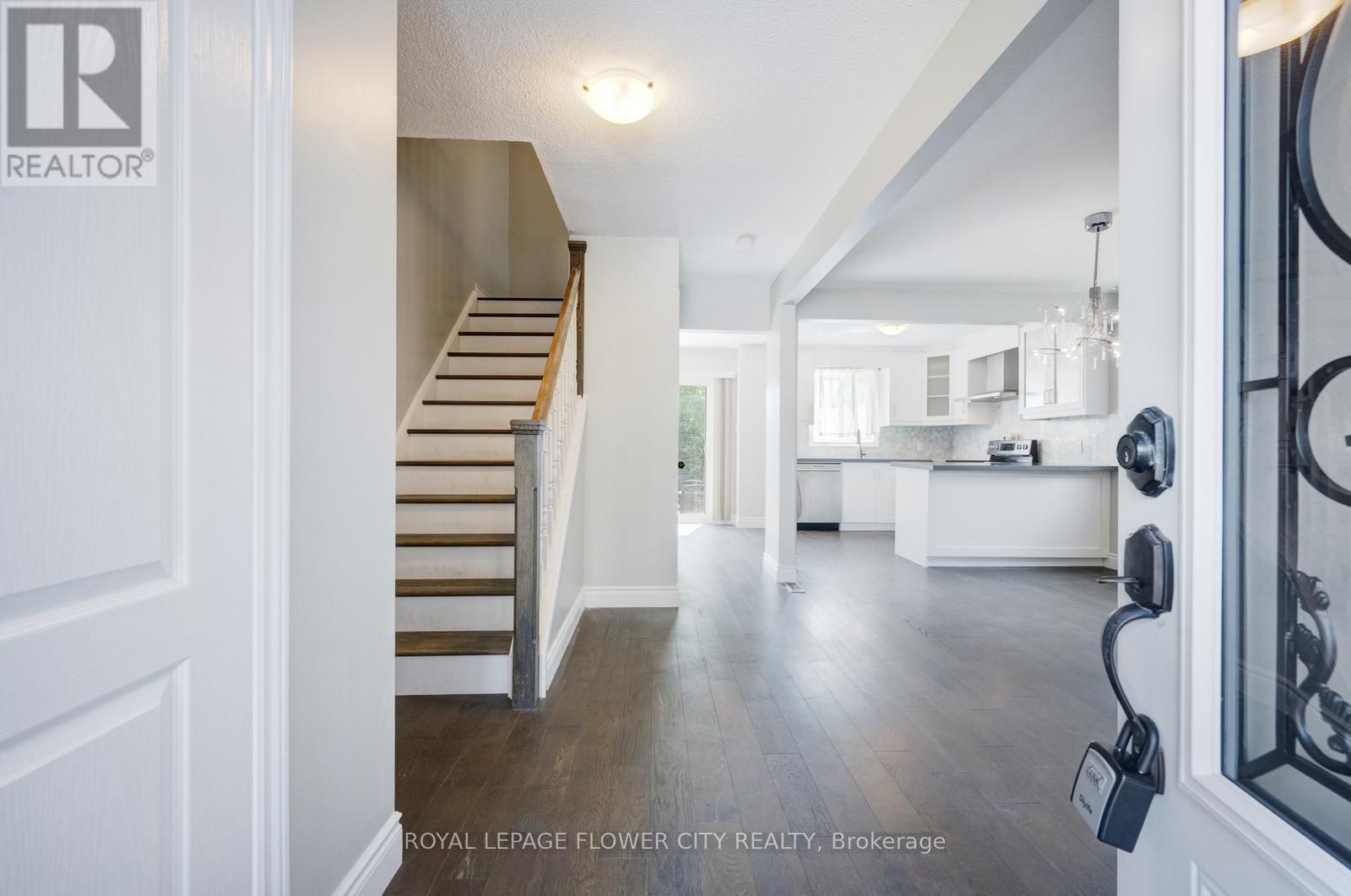 Photo 7 of 16 Ecclestone Drive, Brampton ON