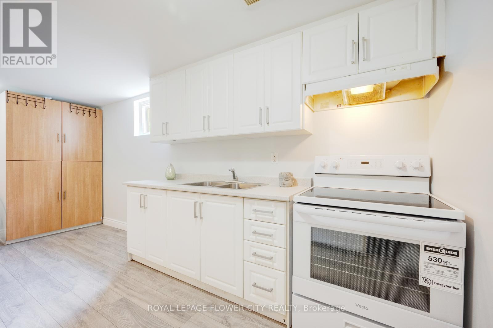 Photo 2 of 16 Ecclestone Drive, Brampton ON