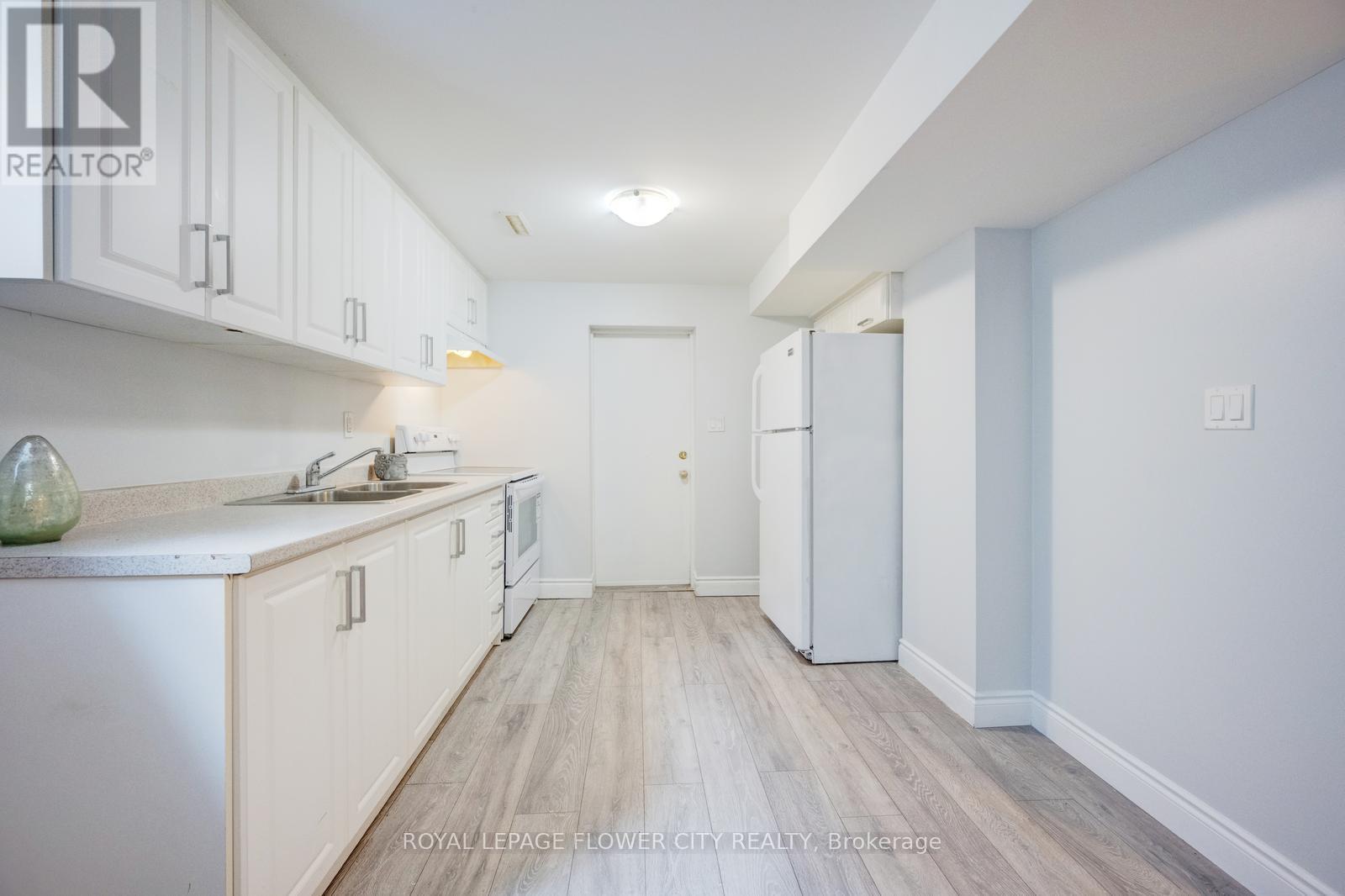 Photo 42 of 16 Ecclestone Drive, Brampton ON