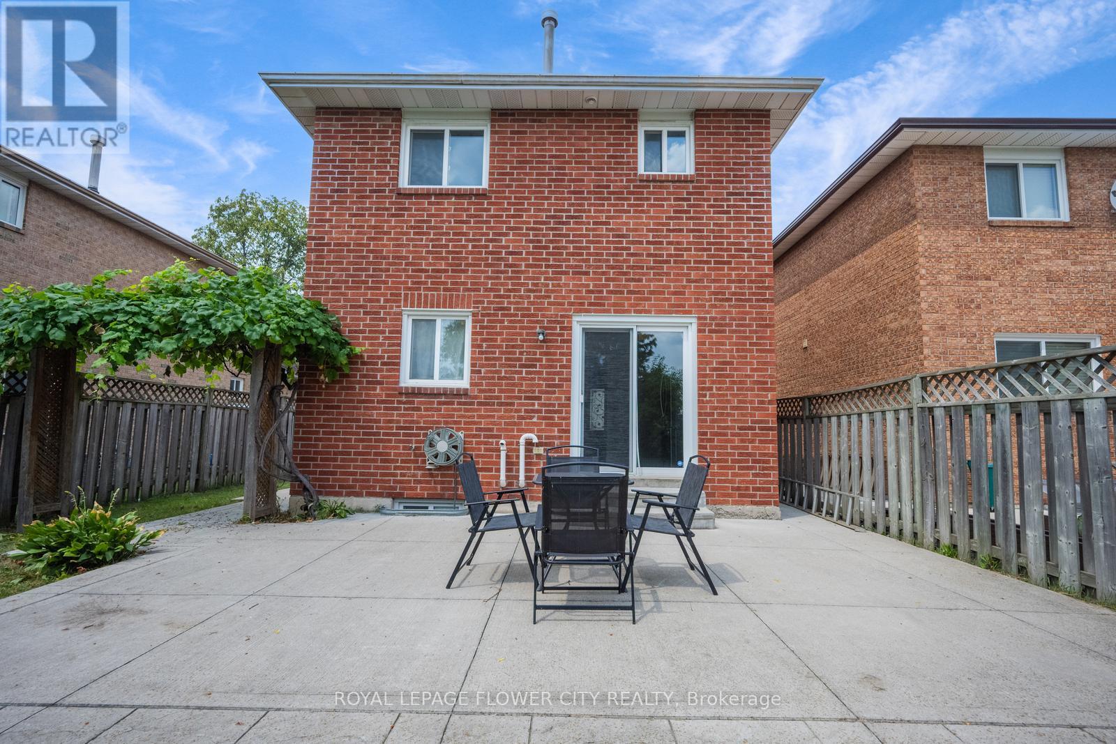 Photo 37 of 16 Ecclestone Drive, Brampton ON