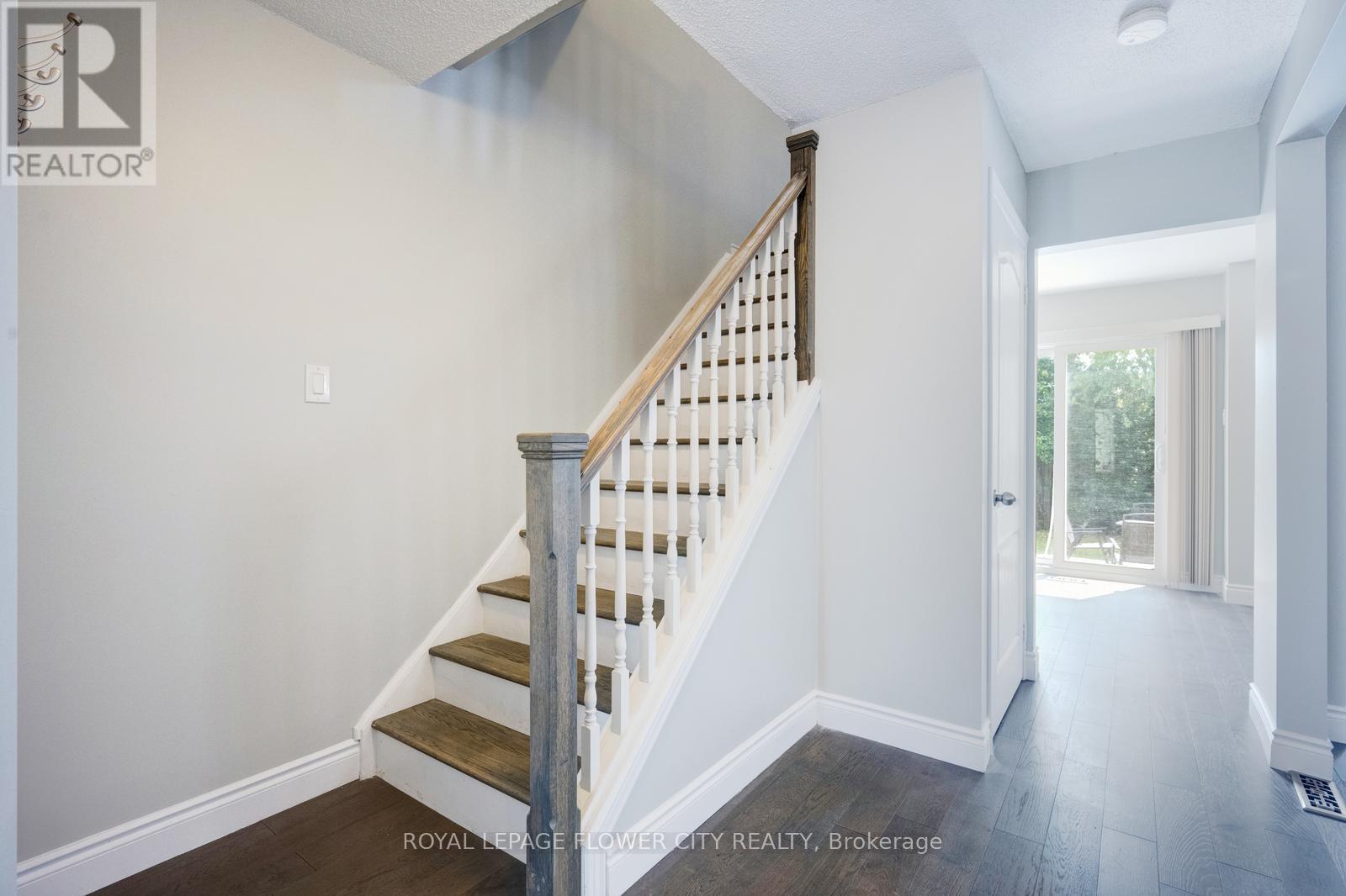Photo 31 of 16 Ecclestone Drive, Brampton ON