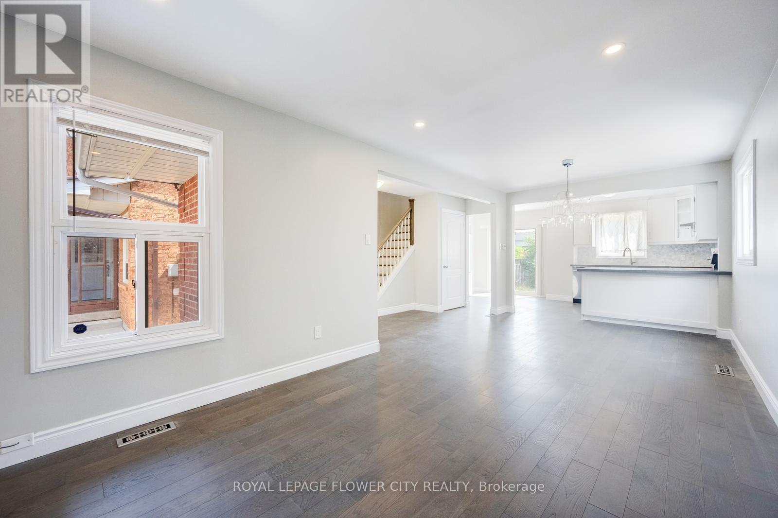 Photo 32 of 16 Ecclestone Drive, Brampton ON