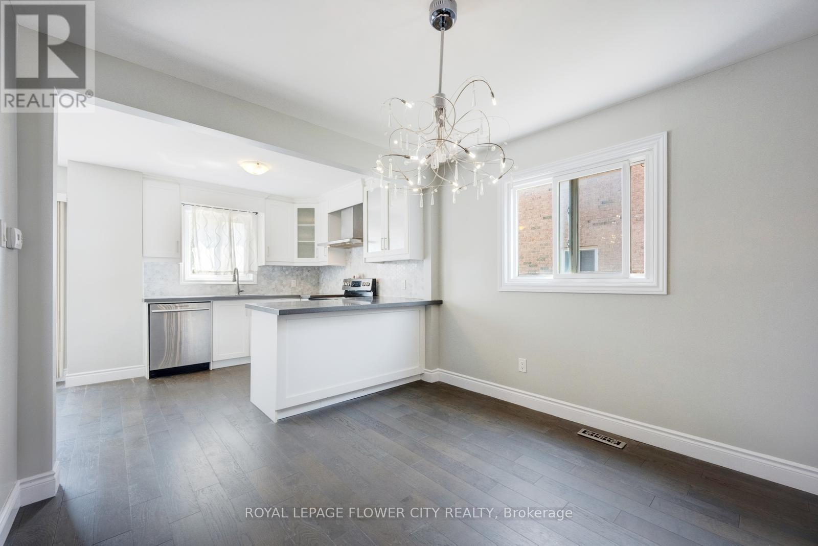 Photo 24 of 16 Ecclestone Drive, Brampton ON