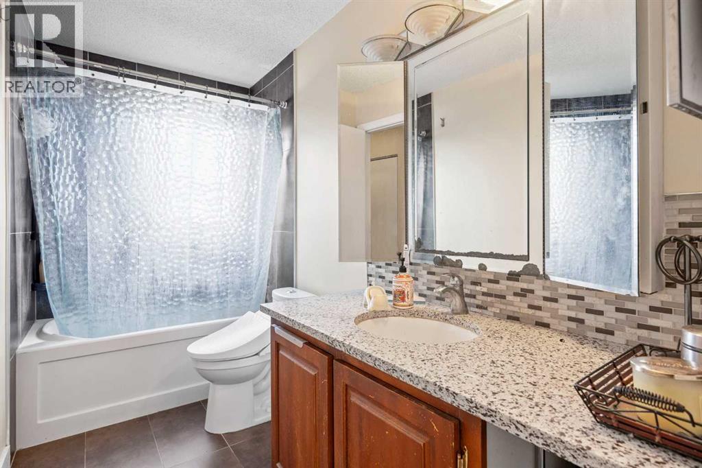 Single Family House for Sale in   Fonda Way SE Forest Heights Calgary 