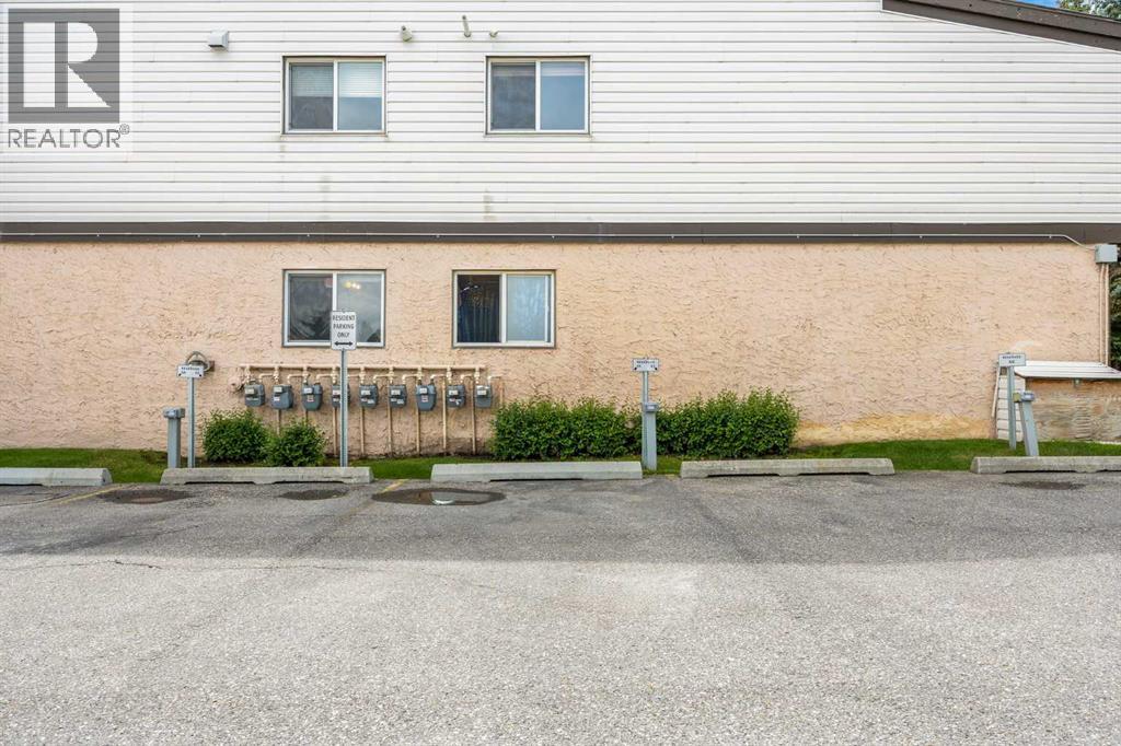 Single Family House for Sale in   Fonda Way SE Forest Heights Calgary 