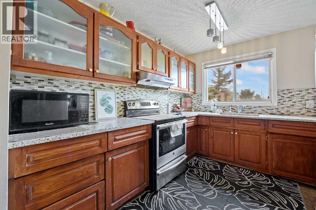 Single Family House for Sale in   Fonda Way SE Forest Heights Calgary 