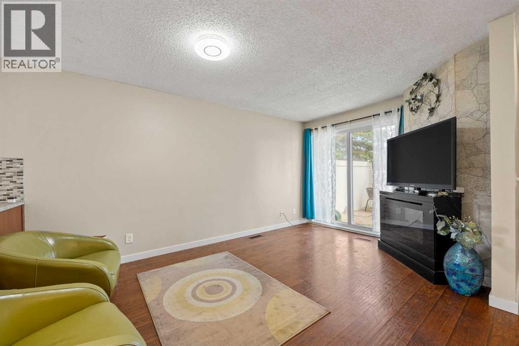 Single Family House for Sale in   Fonda Way SE Forest Heights Calgary 