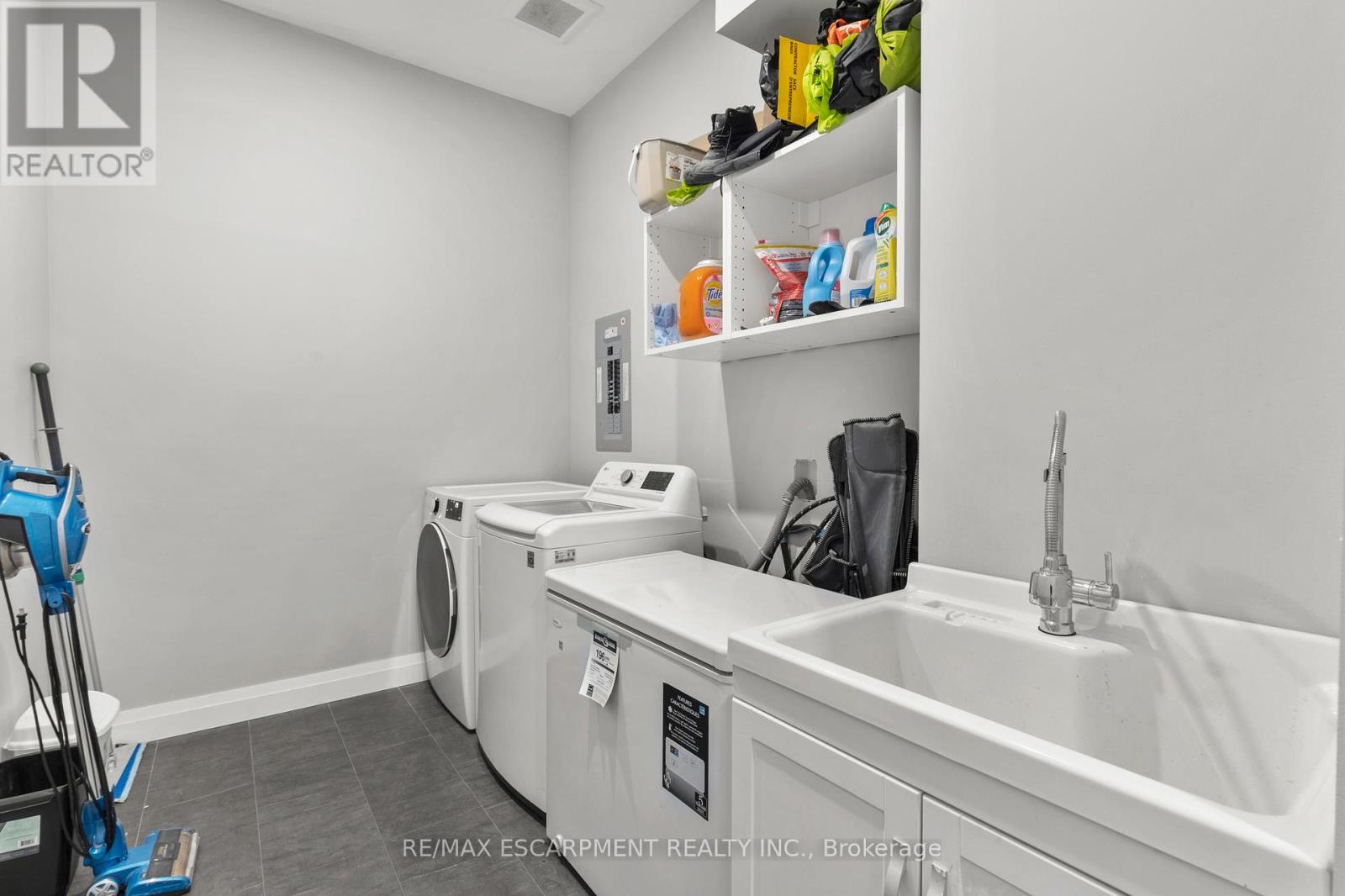 Photo 13 of 87 Owen Place, Hamilton ON