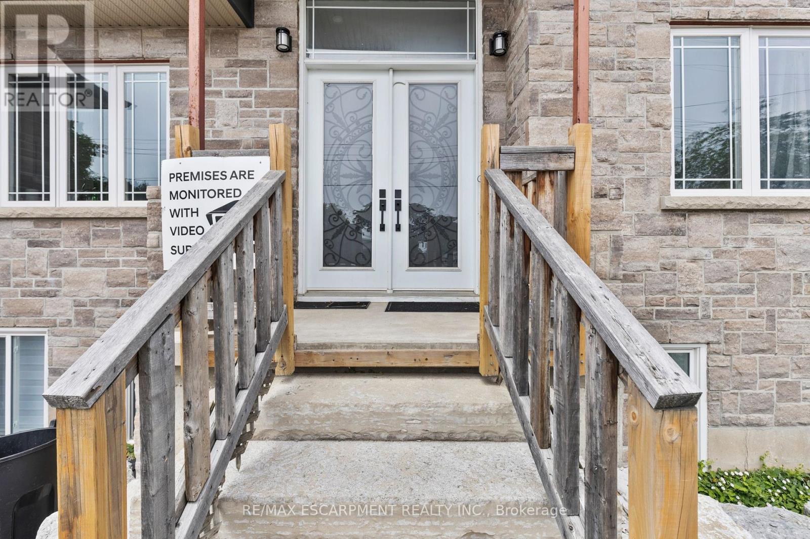 Photo 2 of 87 Owen Place, Hamilton ON