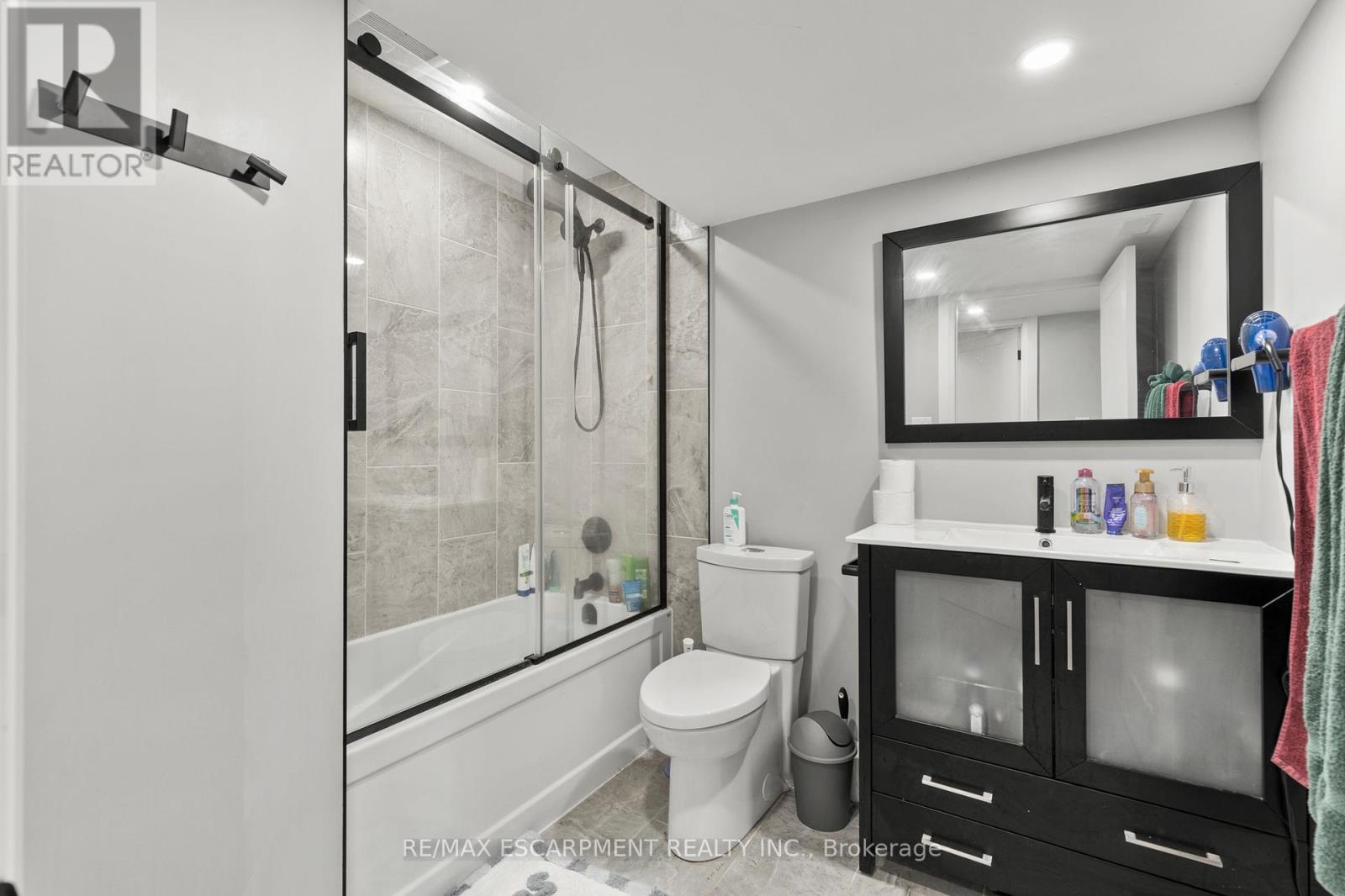 Photo 29 of 87 Owen Place, Hamilton ON