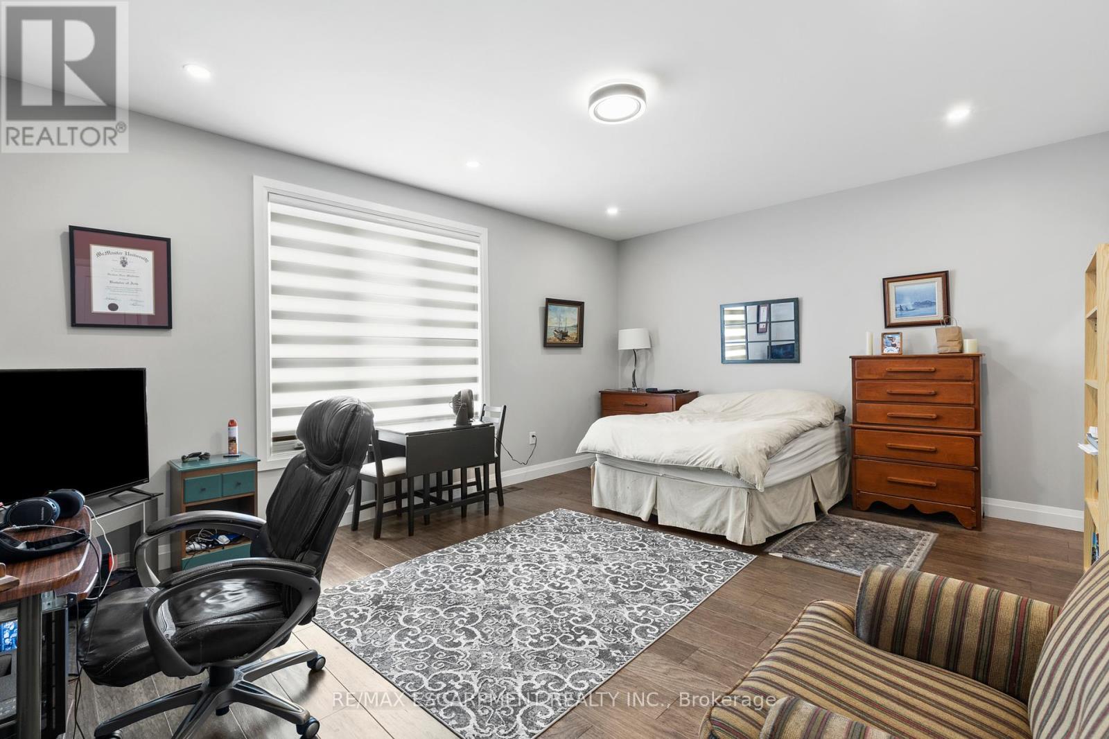 Photo 3 of 87 Owen Place, Hamilton ON