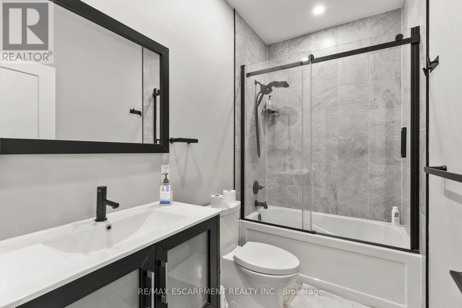 Photo 7 of 87 Owen Place, Hamilton ON