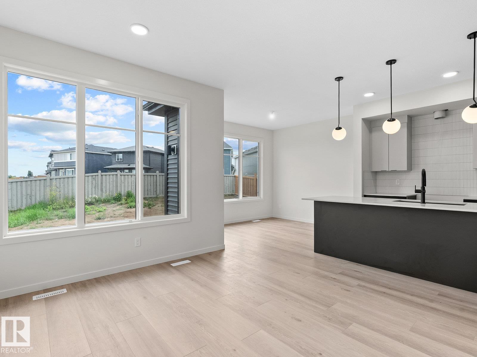 Photo 11 of 8219 227 St Nw, Edmonton AB