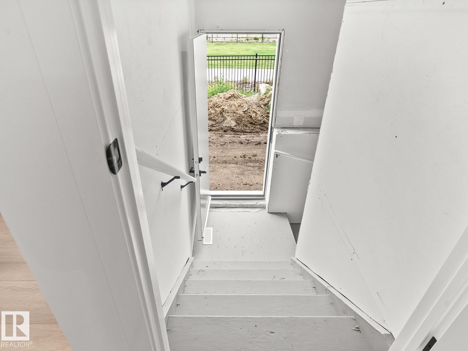 Photo 14 of 8219 227 St Nw, Edmonton AB