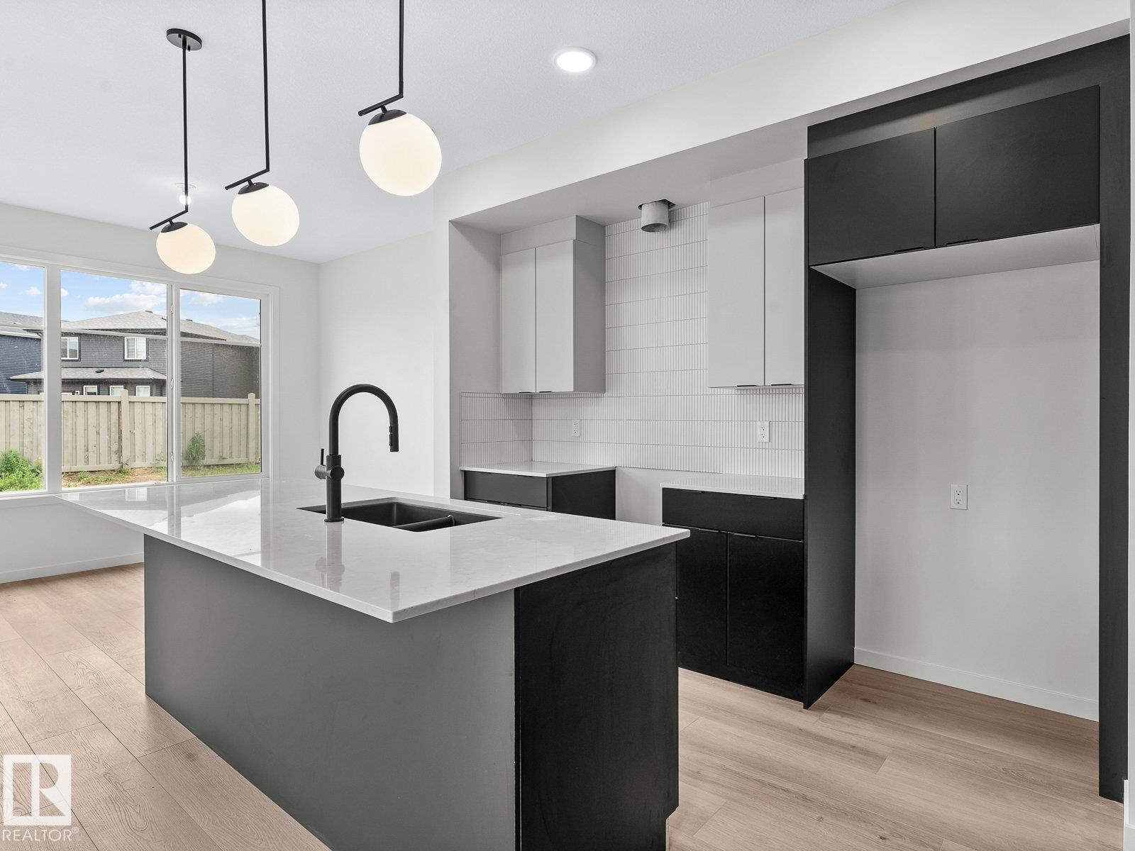 Photo 3 of 8219 227 St Nw, Edmonton AB