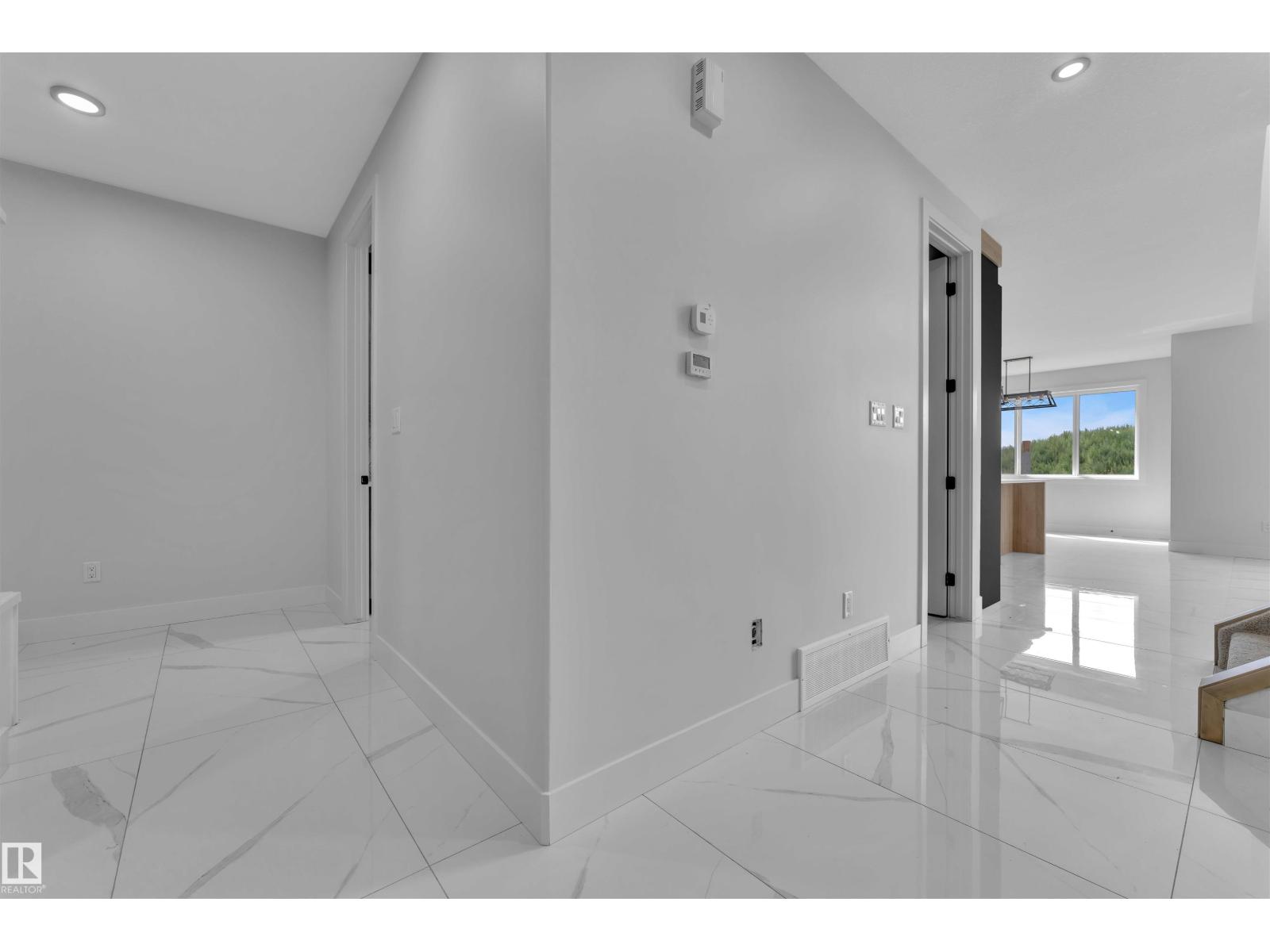 Photo 7 of 22811 80 Av Nw, Edmonton AB