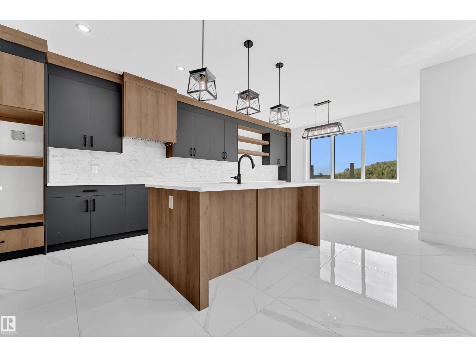 Photo 13 of 22811 80 Av Nw, Edmonton AB