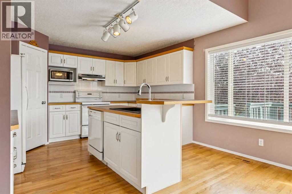 Single Family House Bi-level for Sale in  Harvest Hills Drive NE Harvest Hills Calgary 