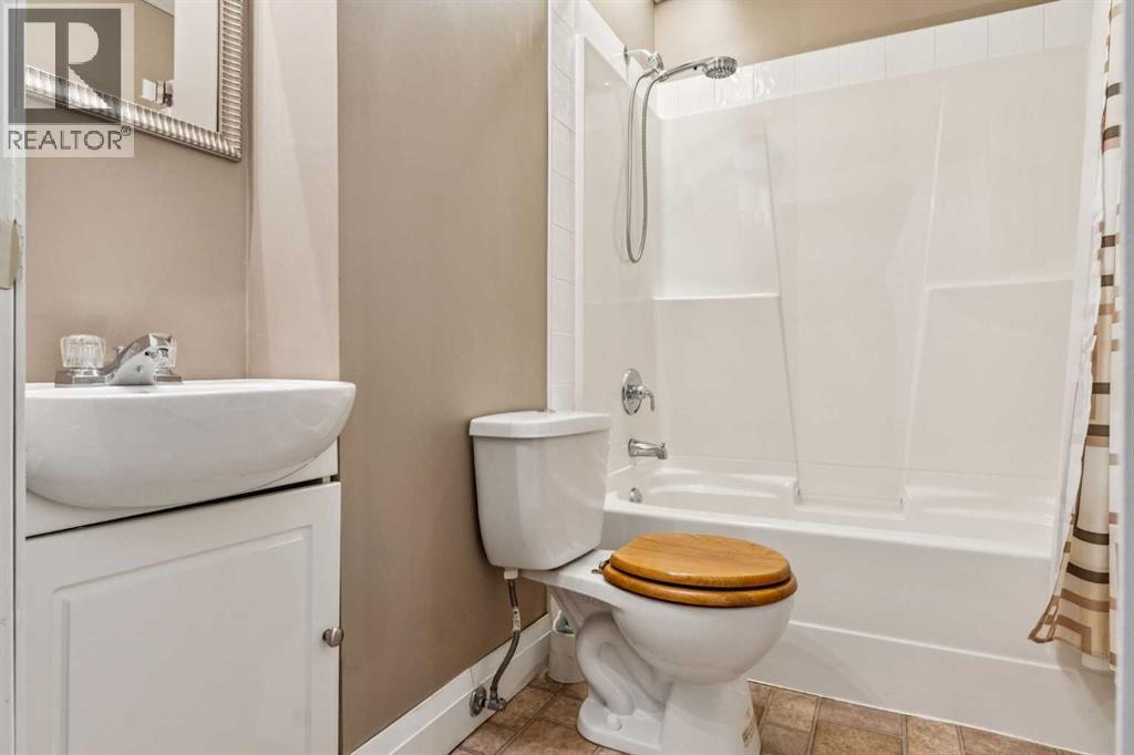 Single Family House Bi-level for Sale in  Harvest Hills Drive NE Harvest Hills Calgary 