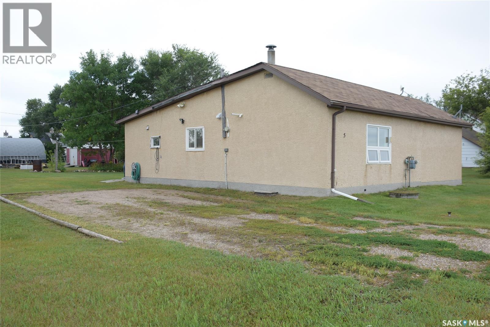 Photo 4 of 5 3rd Avenue, South Quappelle Rm No 157 SK
