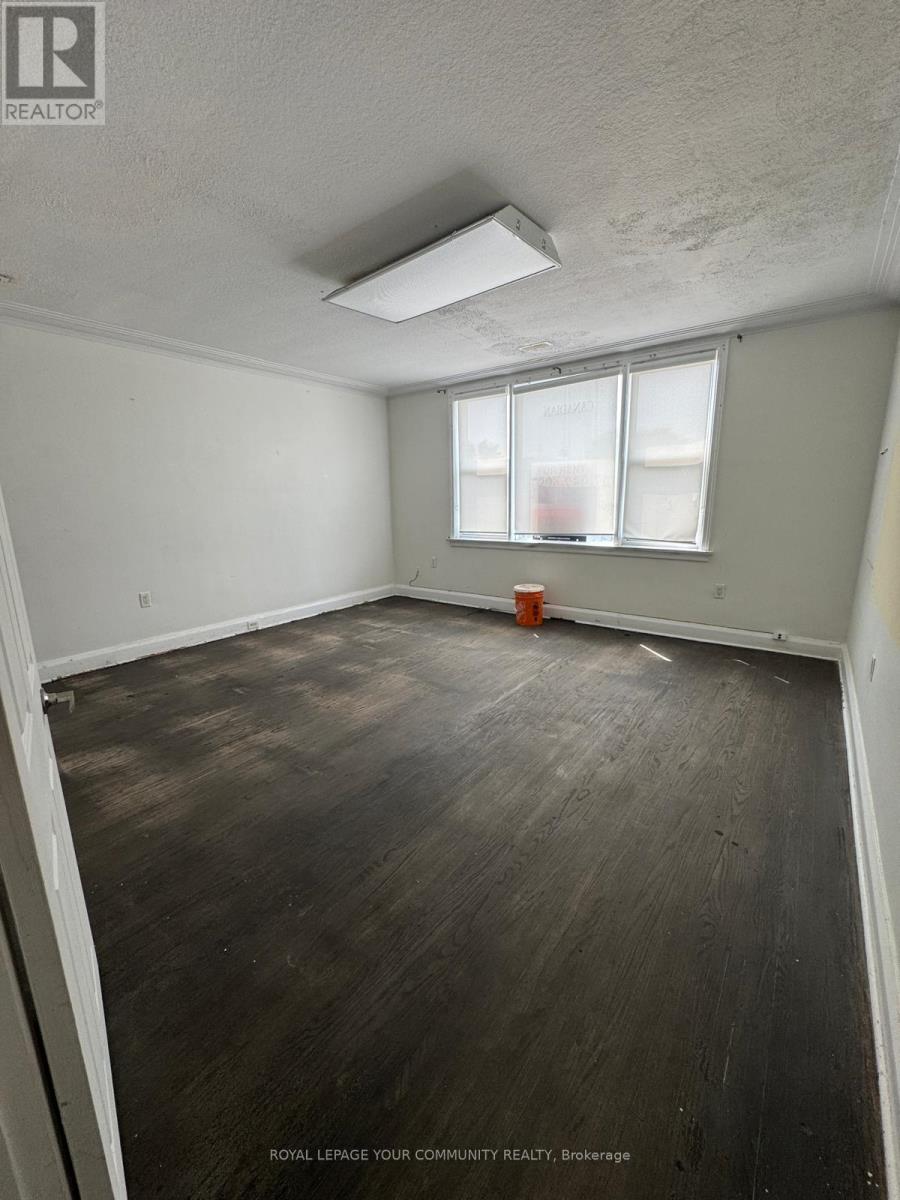 Photo 10 of 10149 Yonge Street, Richmond Hill ON